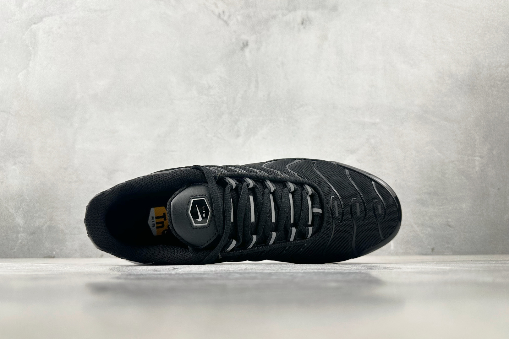 280 Nike Air Max Plus 黑白色 DM2362-001