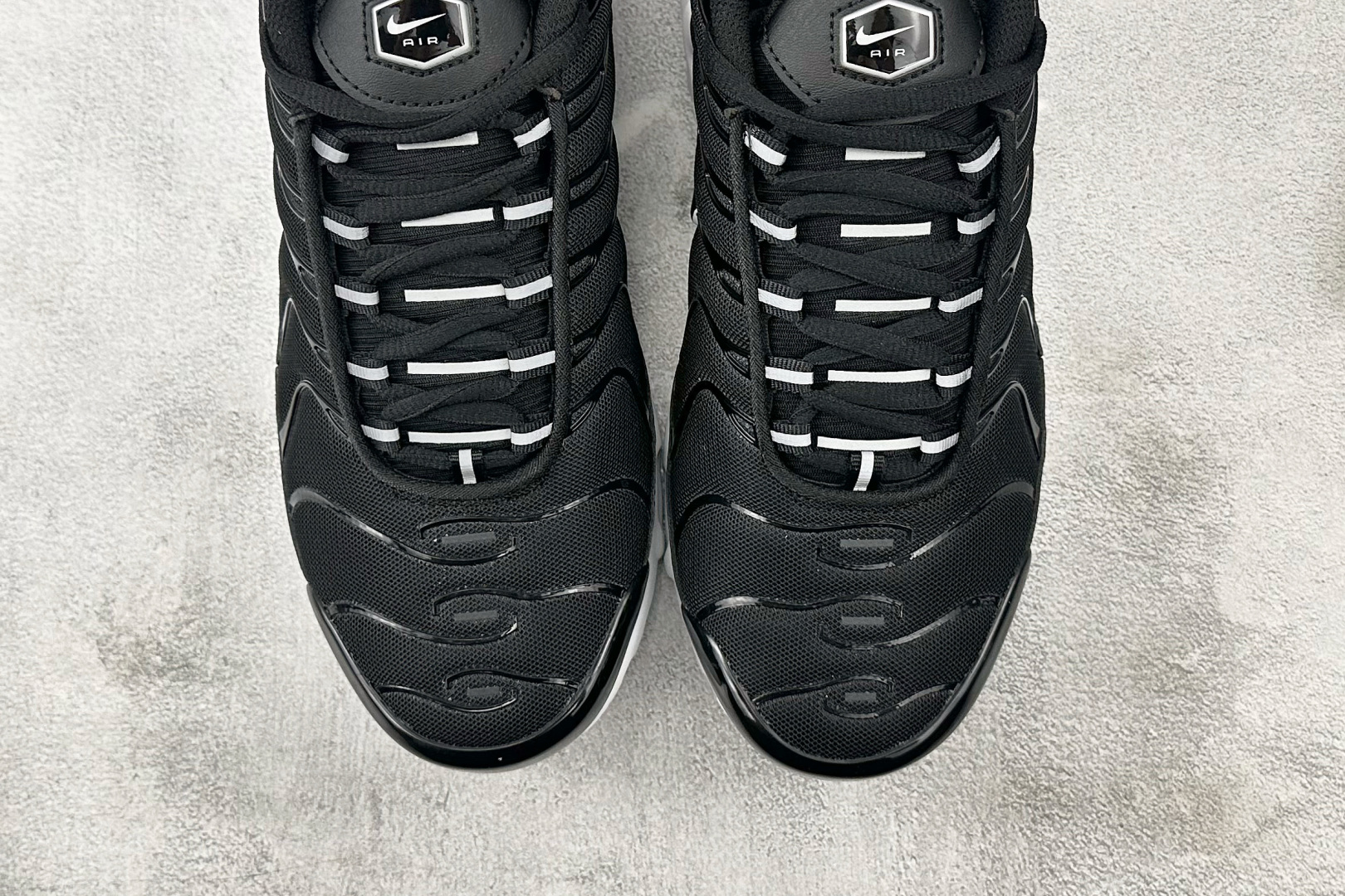 280 Nike Air Max Plus 黑白色 DM2362-001