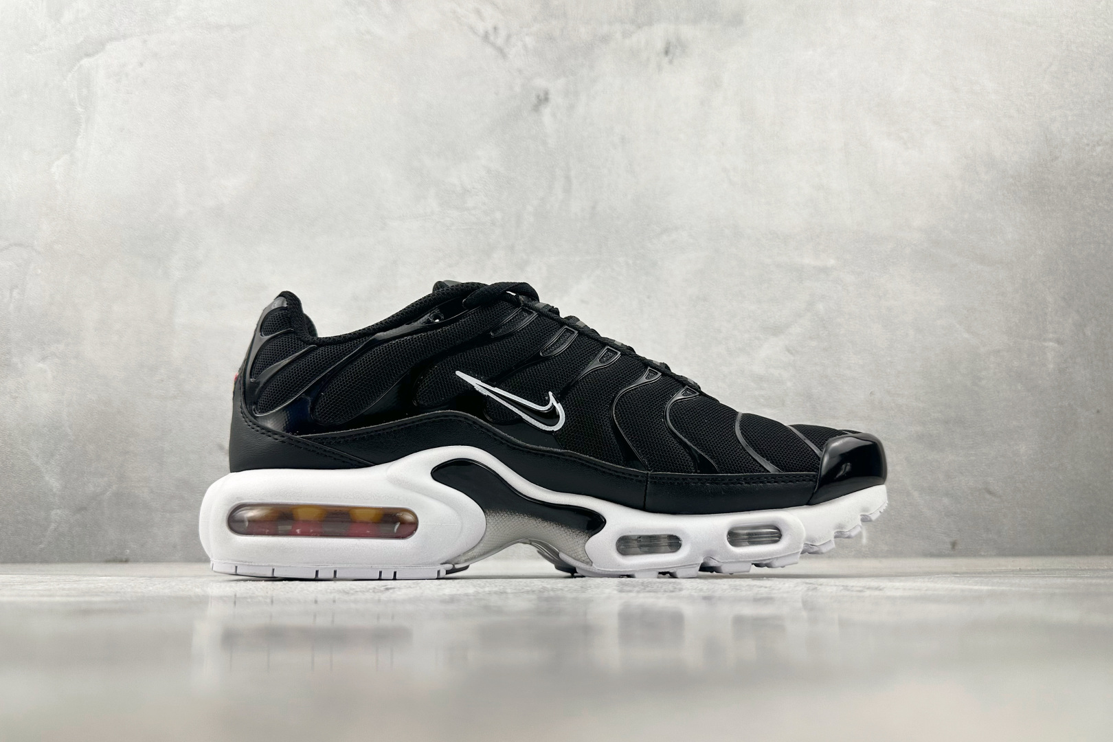 280 Nike Air Max Plus 黑白色 DM2362-001