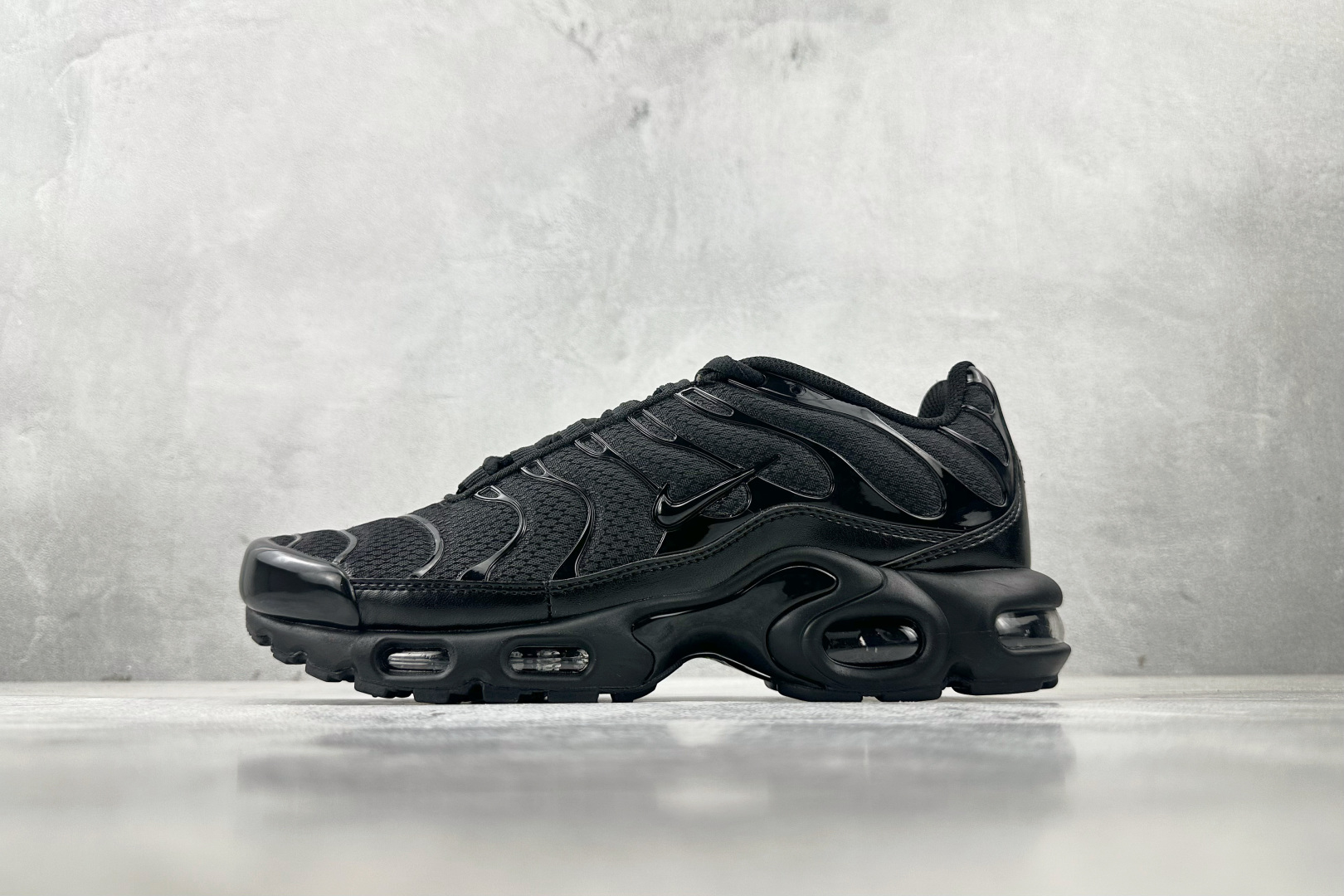 280 Nike Air Max Plus 黑 604133-050