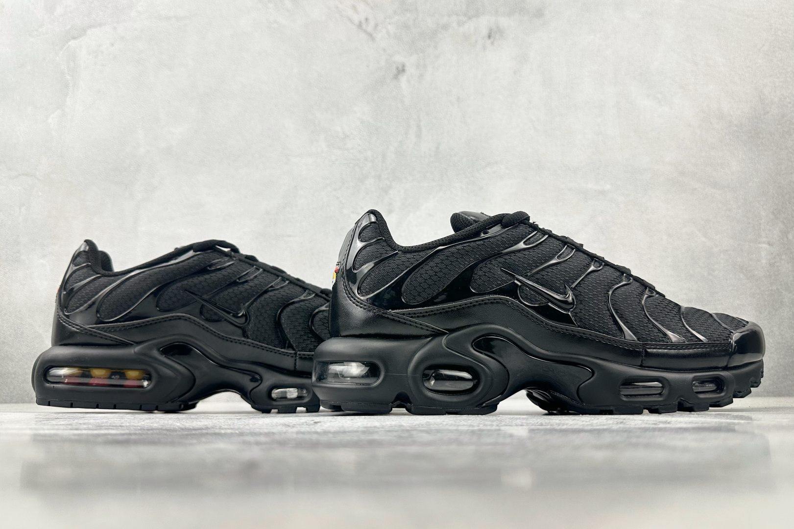 280 Nike Air Max Plus 黑 604133-050