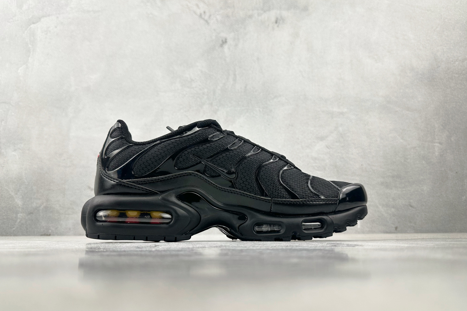 280 Nike Air Max Plus 黑 604133-050