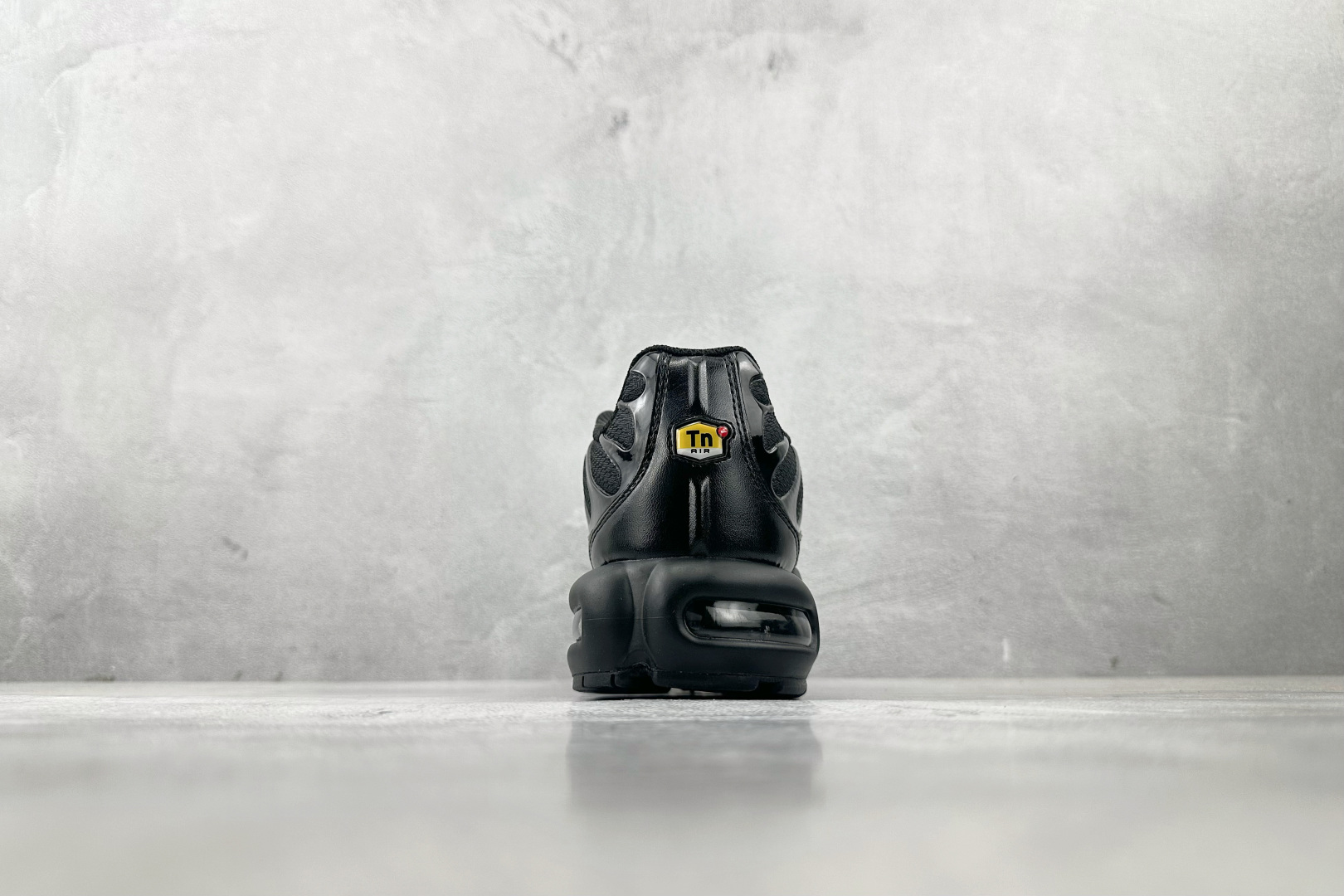 280 Nike Air Max Plus 黑 604133-050