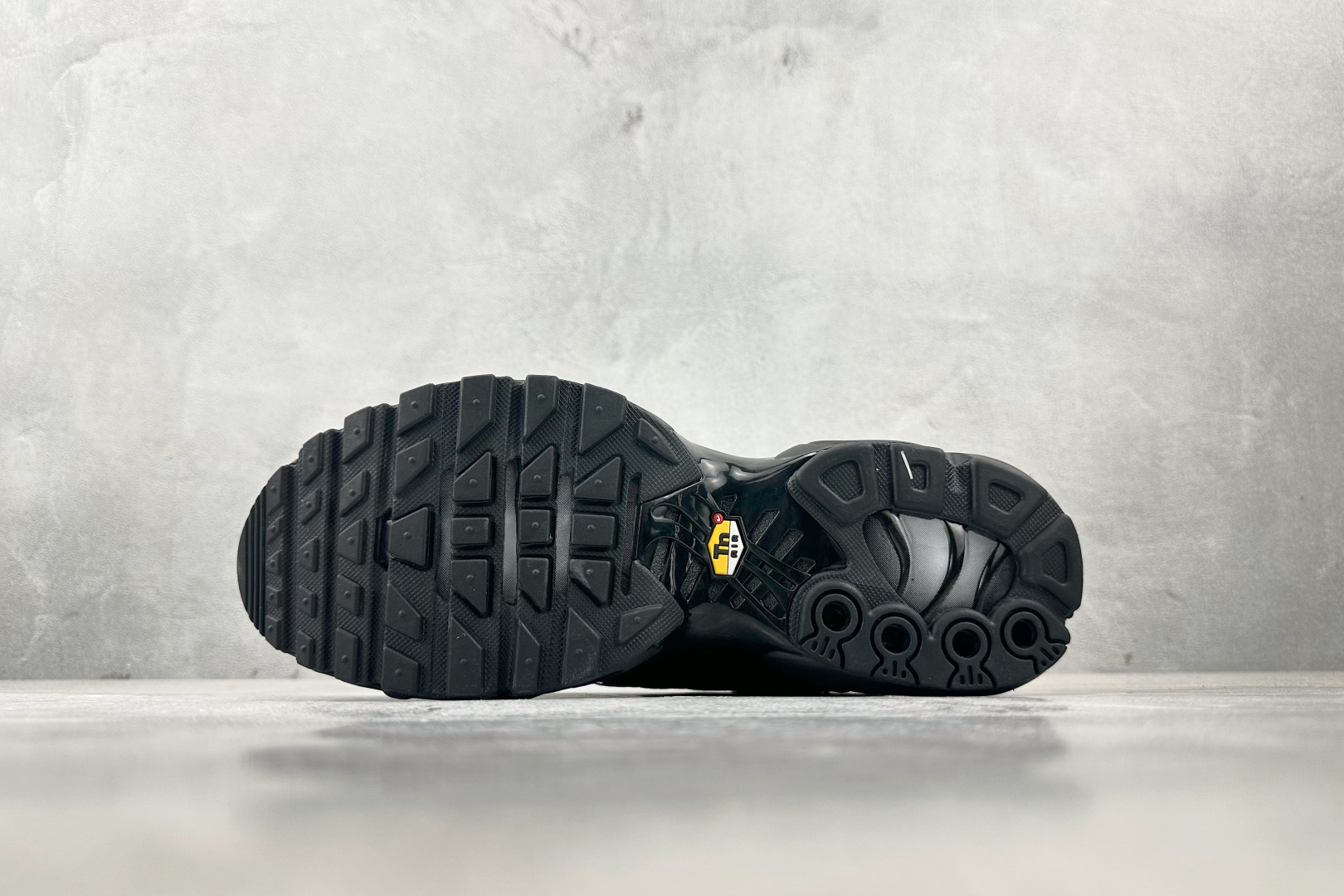 280 Nike Air Max Plus 黑 604133-050
