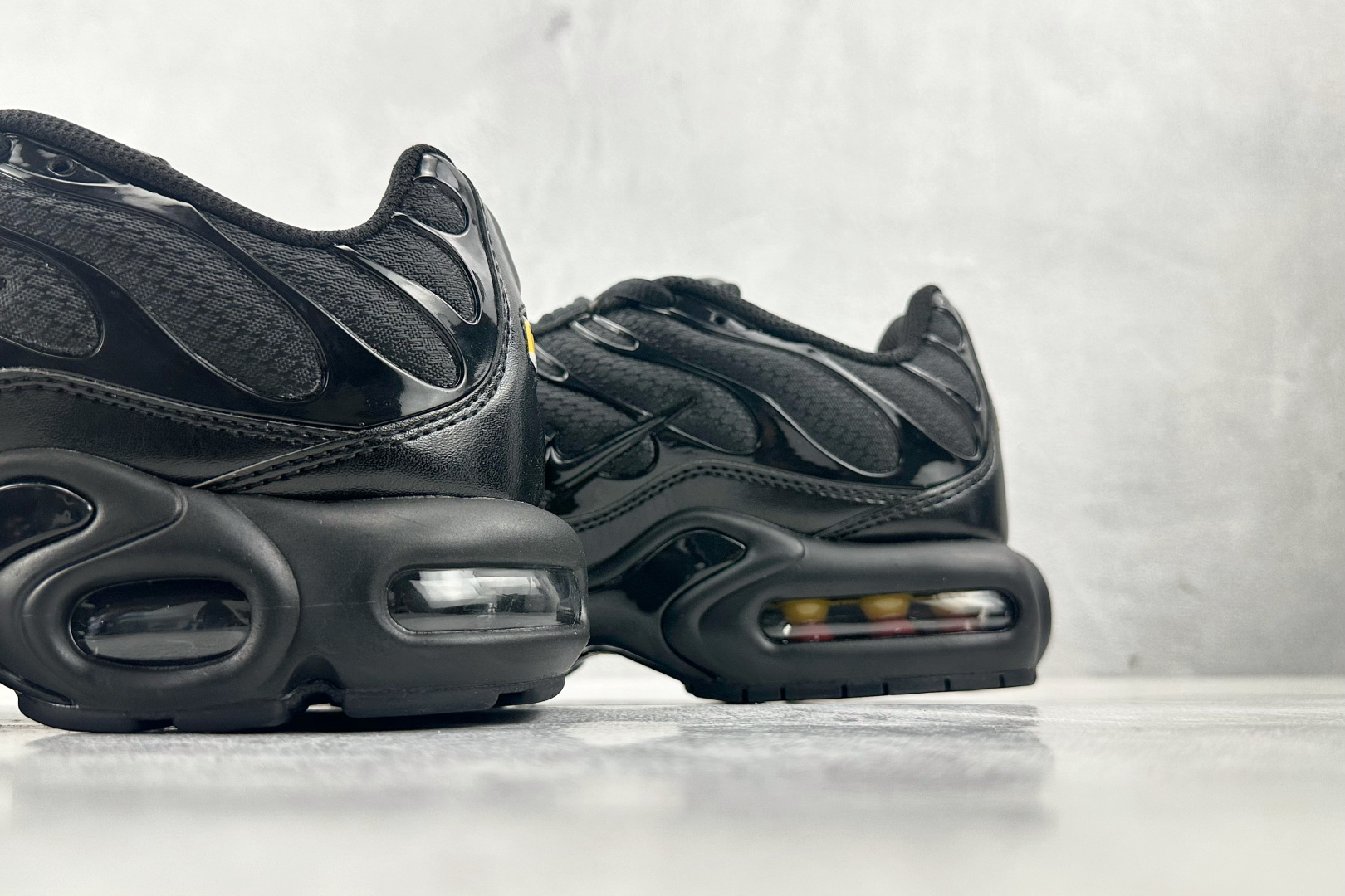 280 Nike Air Max Plus 黑 604133-050
