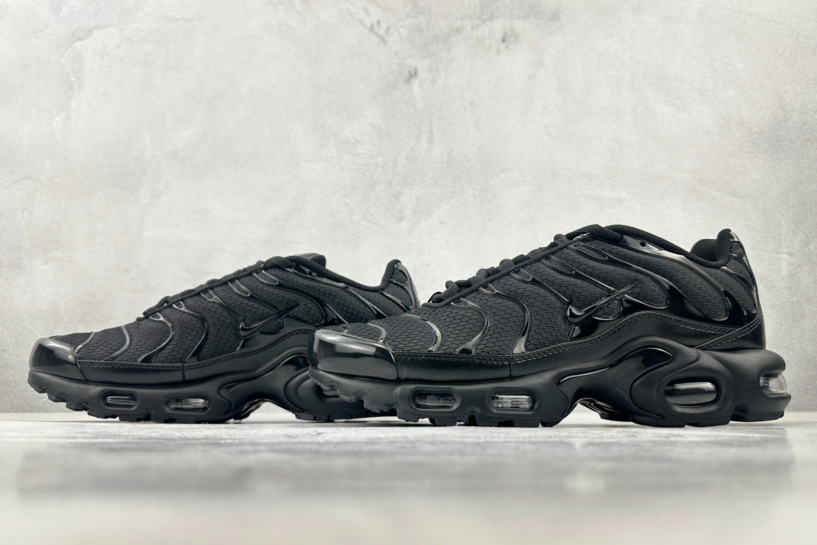 280 Nike Air Max Plus 黑 604133-050