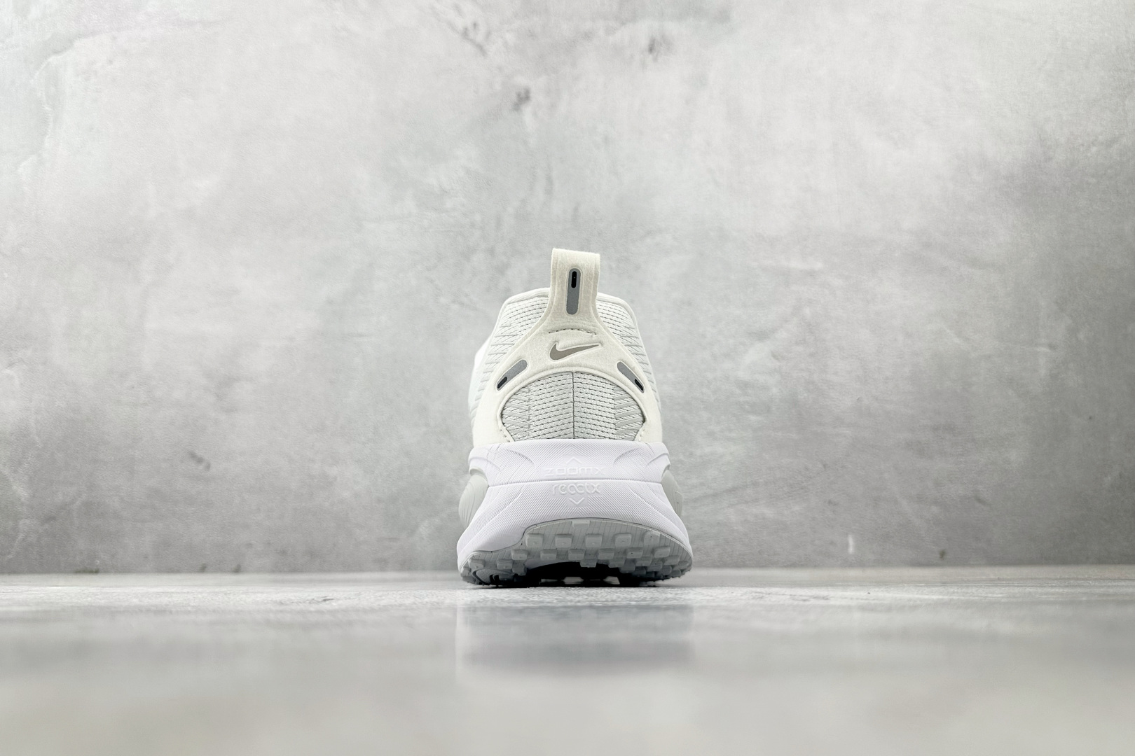 190 全套数据私模 Nike Vomero 18 白色 HM6803-106