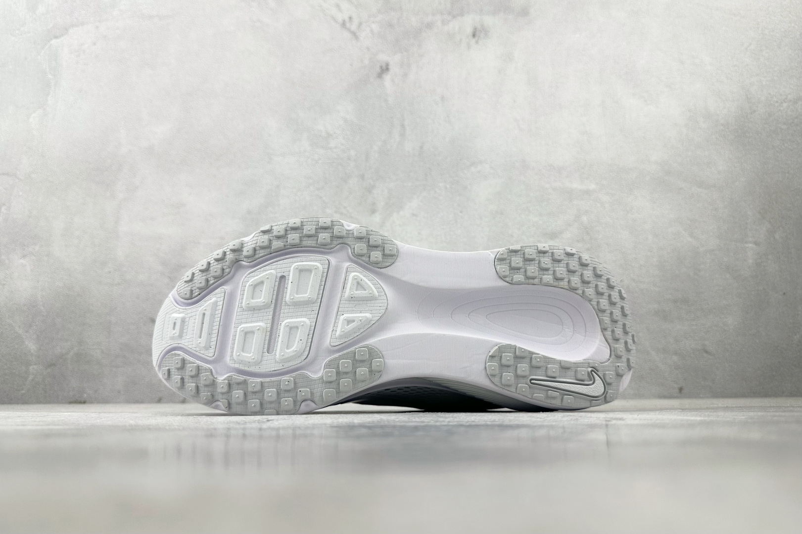 190 全套数据私模 Nike Vomero 18 白色 HM6803-106