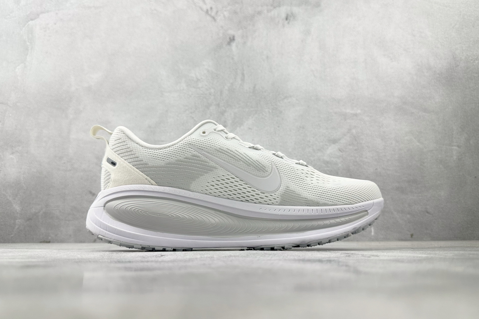190 全套数据私模 Nike Vomero 18 白色 HM6803-106
