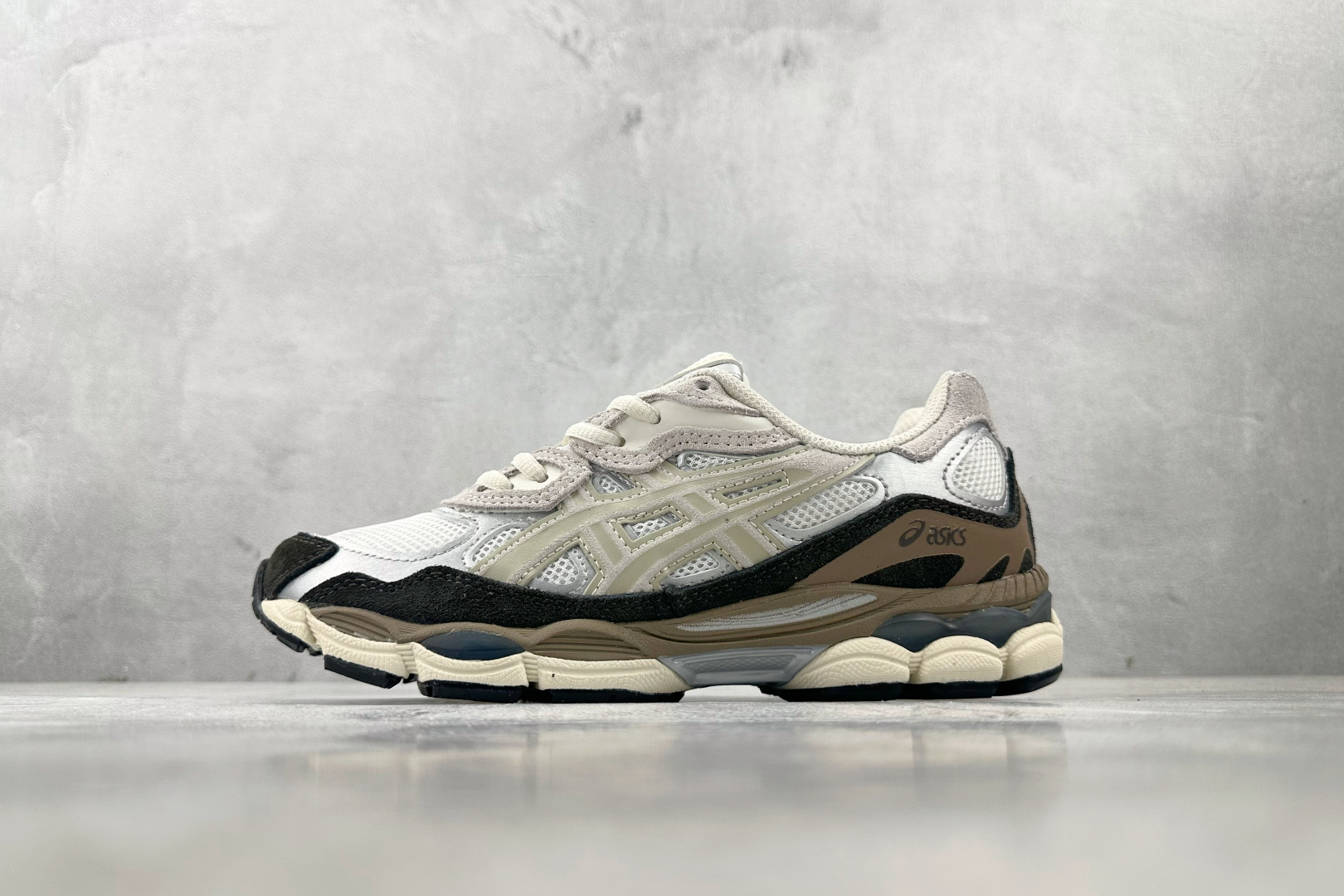 200 Asics GEL-NYC系列 米色 1203A383-103