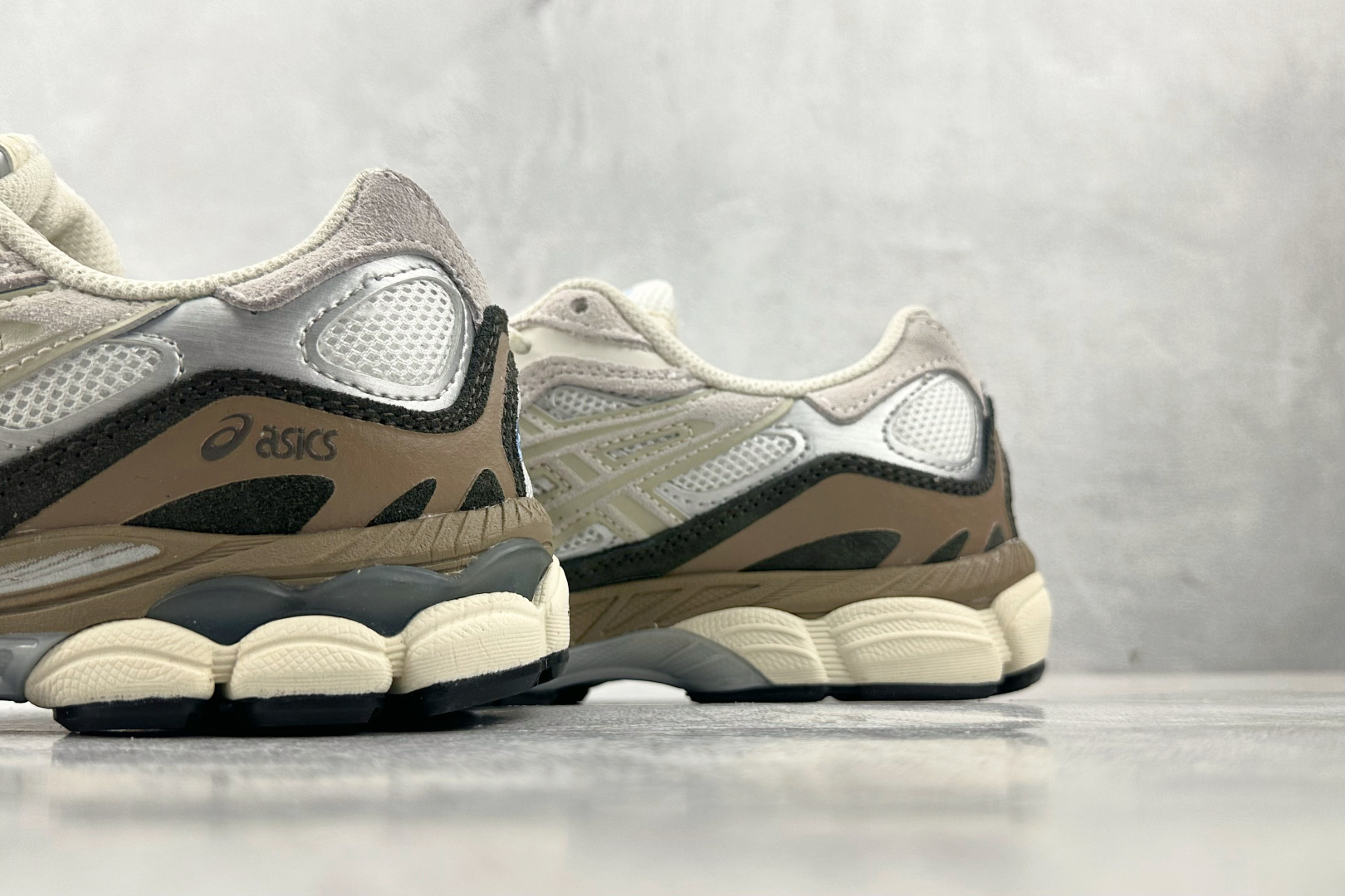 200 Asics GEL-NYC系列 米色 1203A383-103