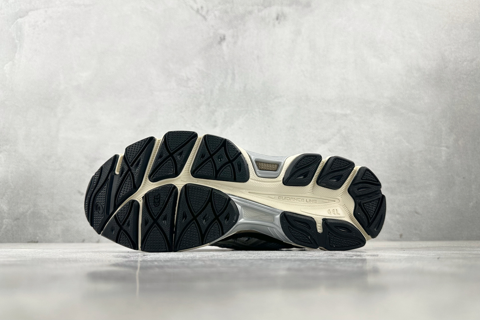 200 Asics GEL-NYC系列 米色 1203A383-103