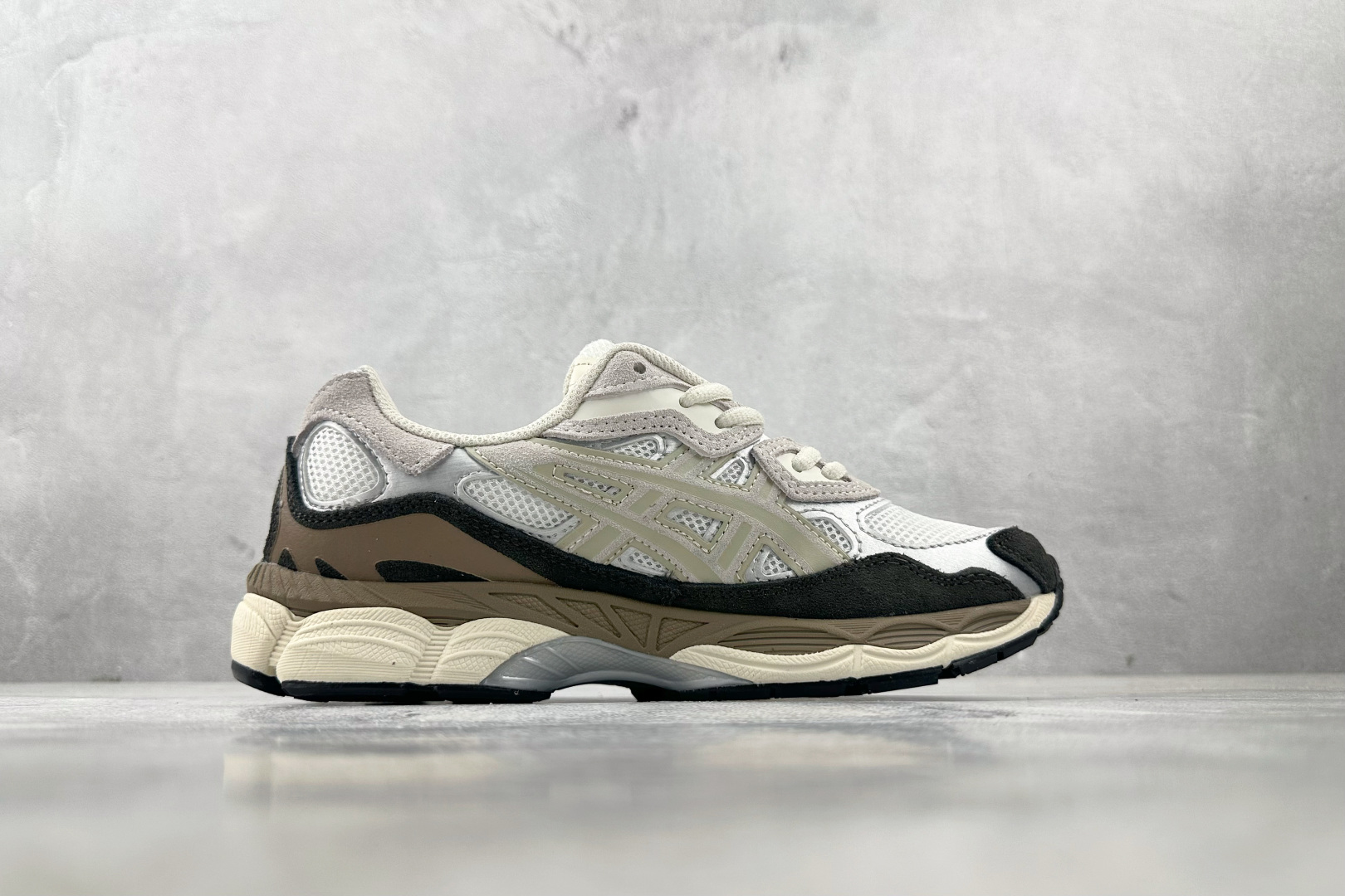 200 Asics GEL-NYC系列 米色 1203A383-103