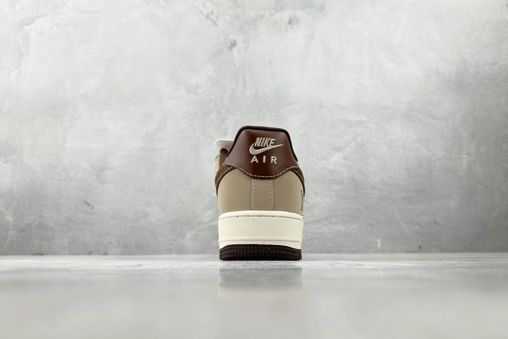 260 Nike Air Force 1'07 LV 联名 棕褐色 KK1988-091