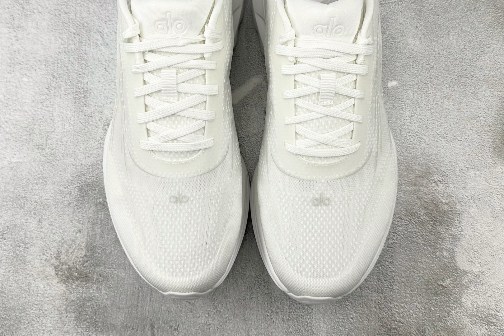 外贸专供 平台高端首选 alo yoga Alo Runner 白色 A0590U-White/White
