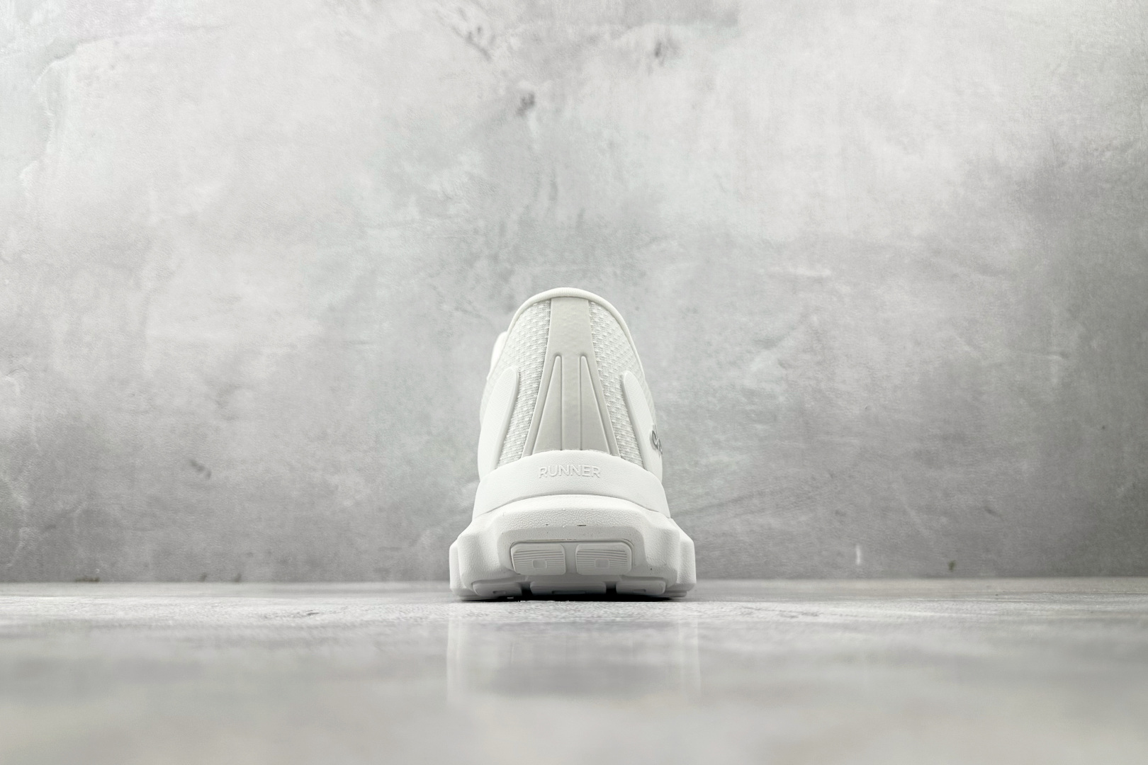 外贸专供 平台高端首选 alo yoga Alo Runner 白色 A0590U-White/White