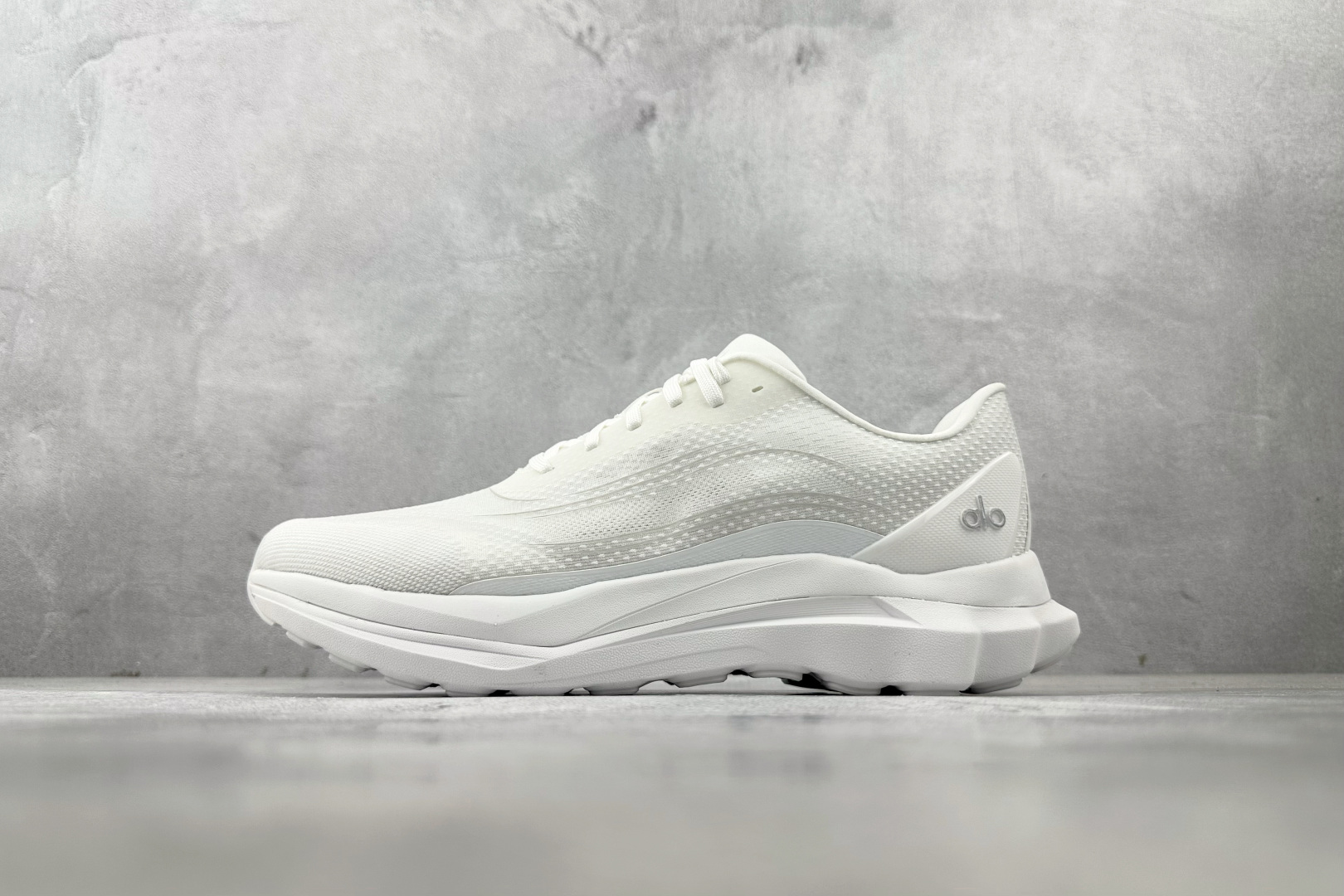 外贸专供 平台高端首选 alo yoga Alo Runner 白色 A0590U-White/White
