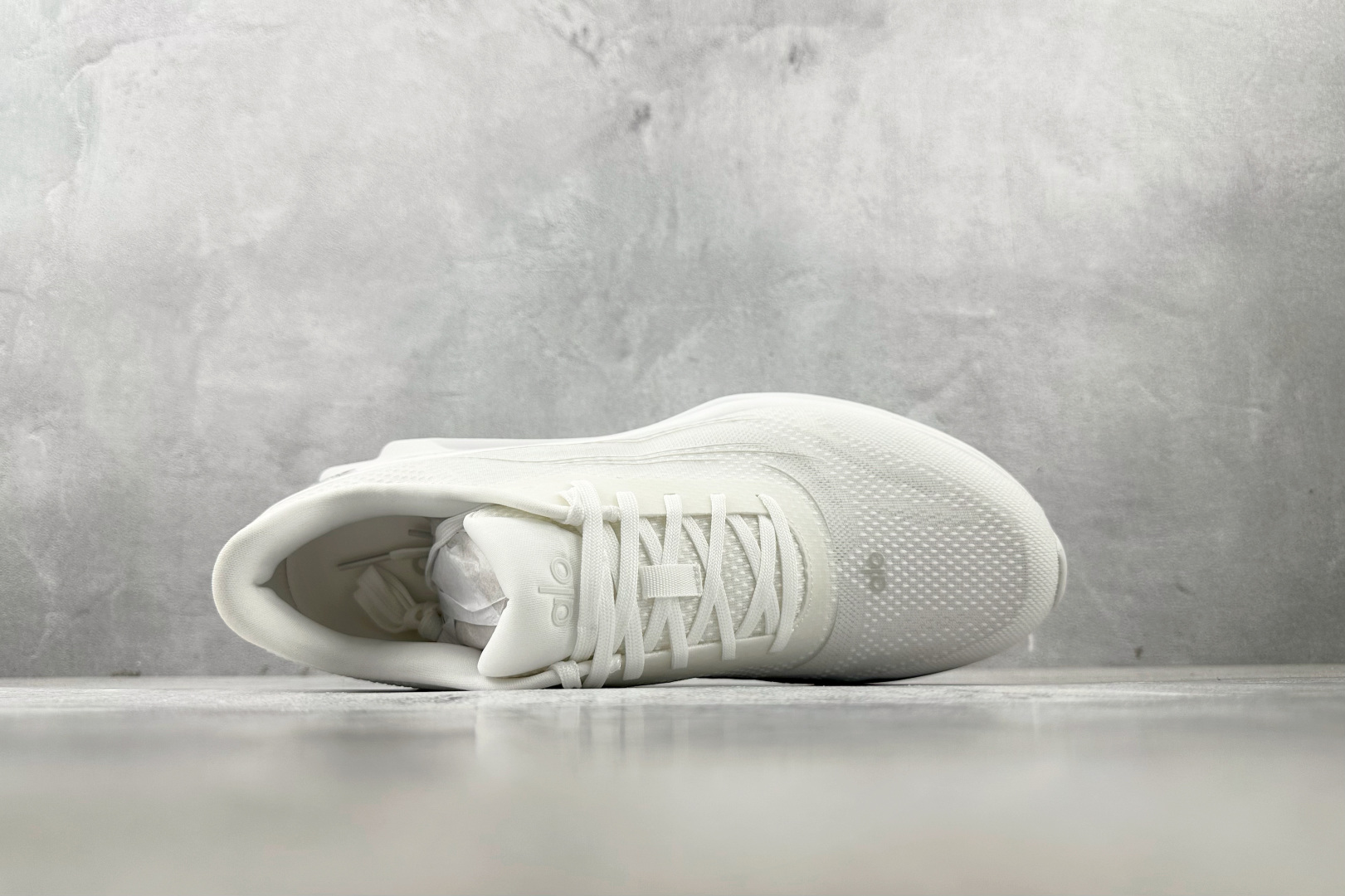 外贸专供 平台高端首选 alo yoga Alo Runner 白色 A0590U-White/White