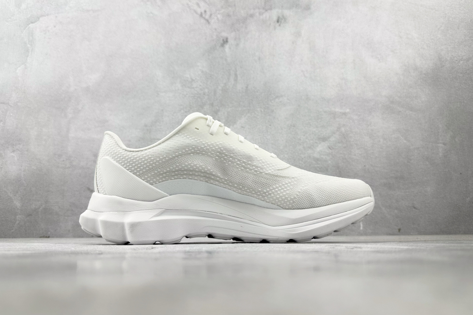 外贸专供 平台高端首选 alo yoga Alo Runner 白色 A0590U-White/White