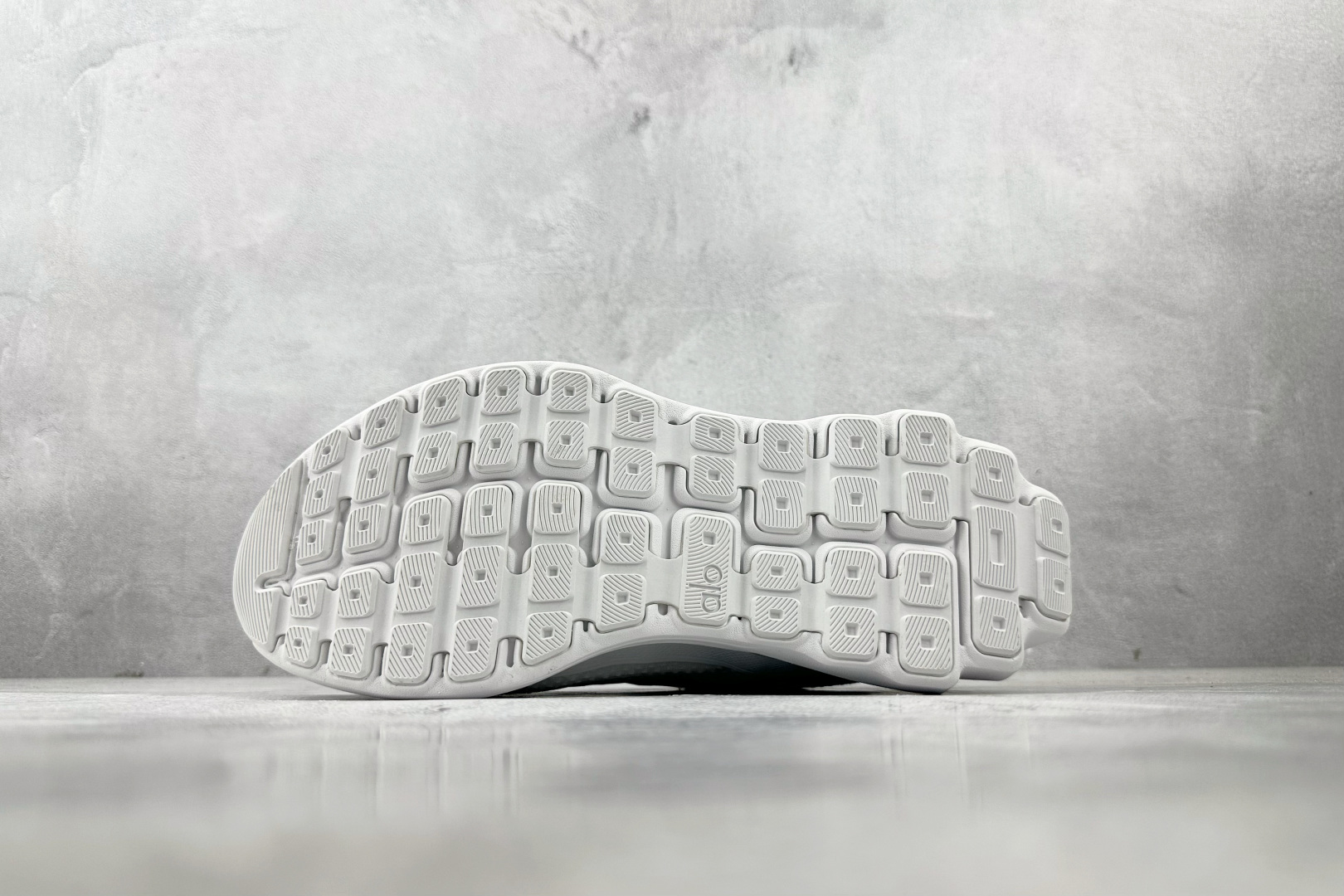 外贸专供 平台高端首选 alo yoga Alo Runner 白色 A0590U-White/White