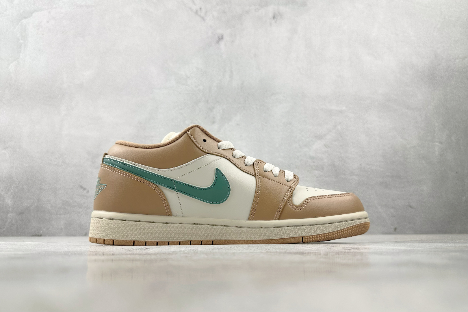 综合版 Jordan Air Jordan 1 米橙 DC0774-130