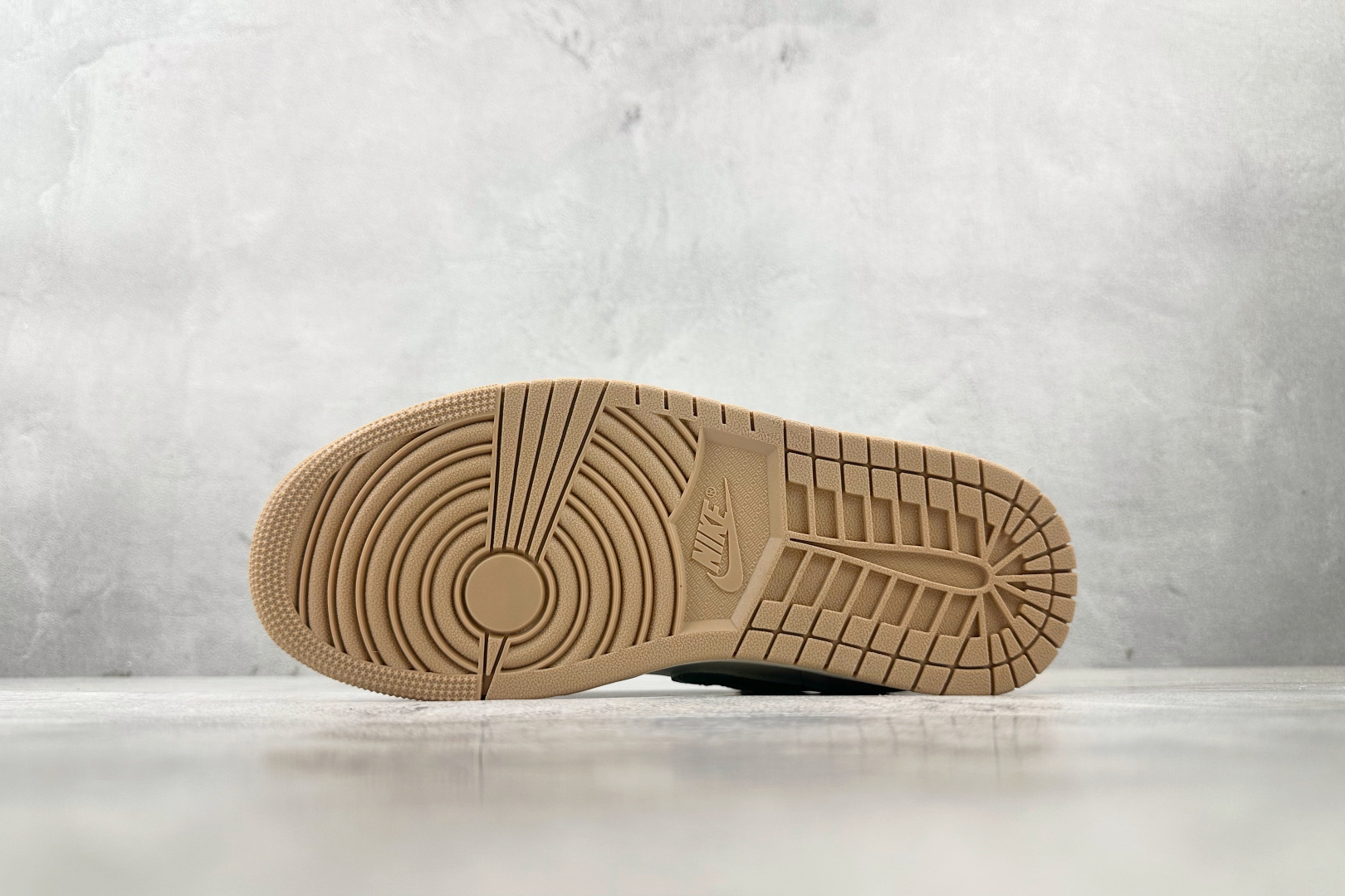 综合版 Jordan Air Jordan 1 米橙 DC0774-130