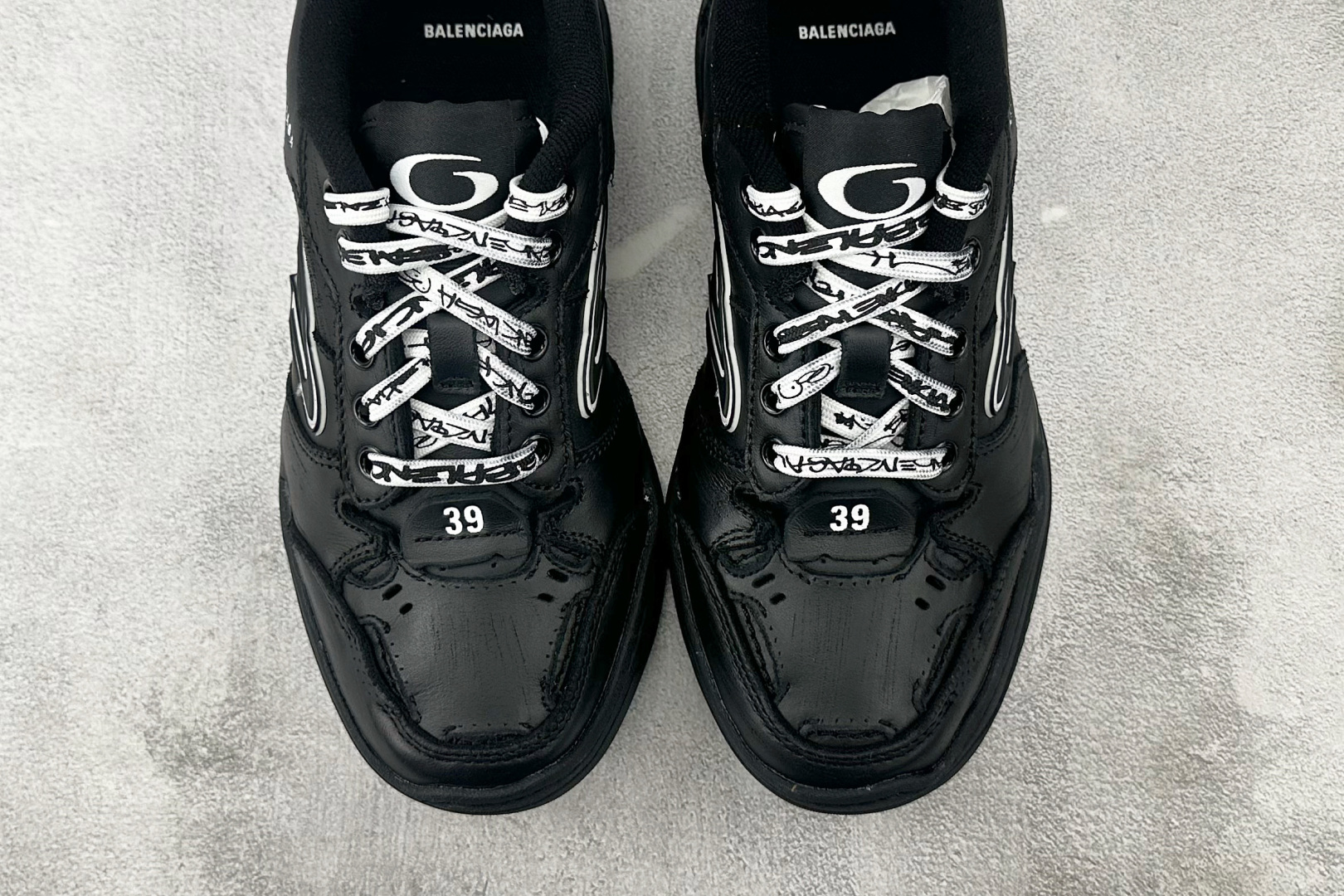 代购版 Balenciaga巴黎世家 Hamptons Worn-Out 黑色 841765WCURB