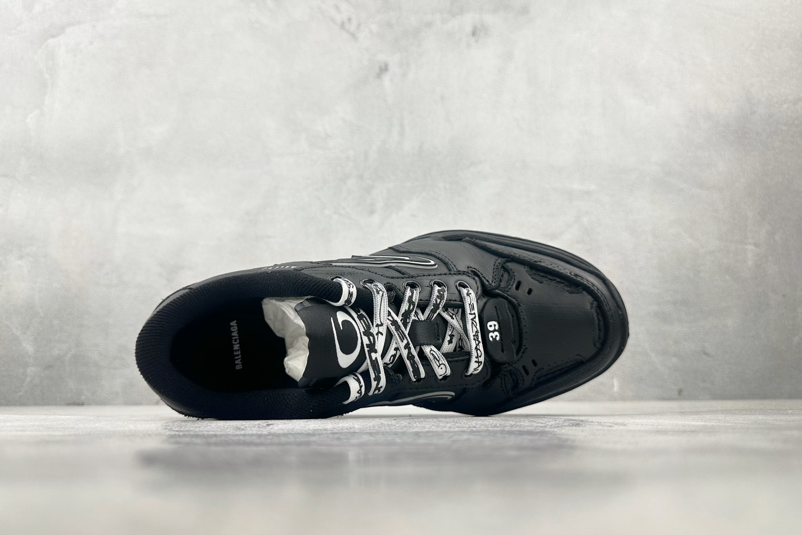 代购版 Balenciaga巴黎世家 Hamptons Worn-Out 黑色 841765WCURB
