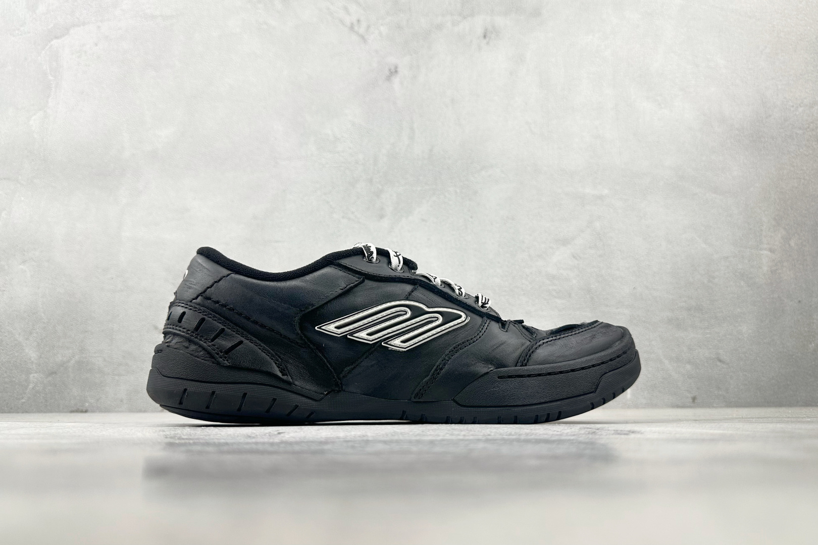 最新外贸批次 Balenciaga巴黎世家 Hamptons Worn-Out 黑色 841765WCURB