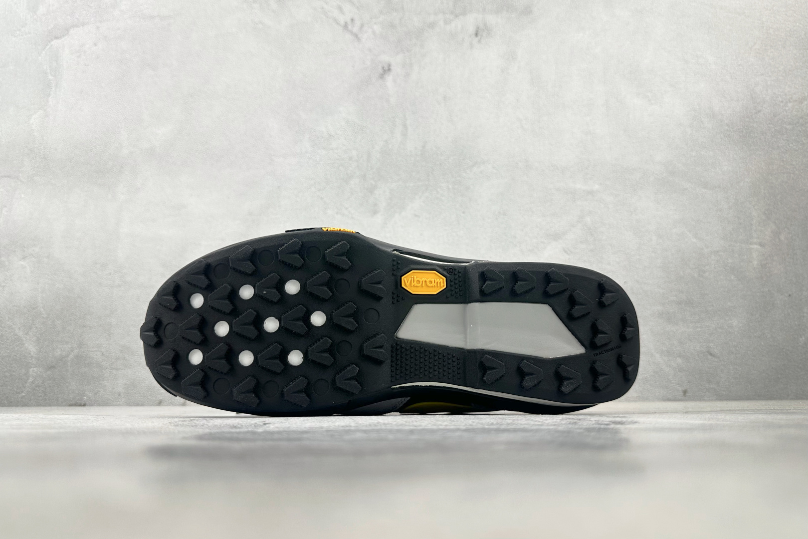 ZX 神版 
Sacai x Nike Zegamadome SP 联名款 黑灰色

货号：HQ8618