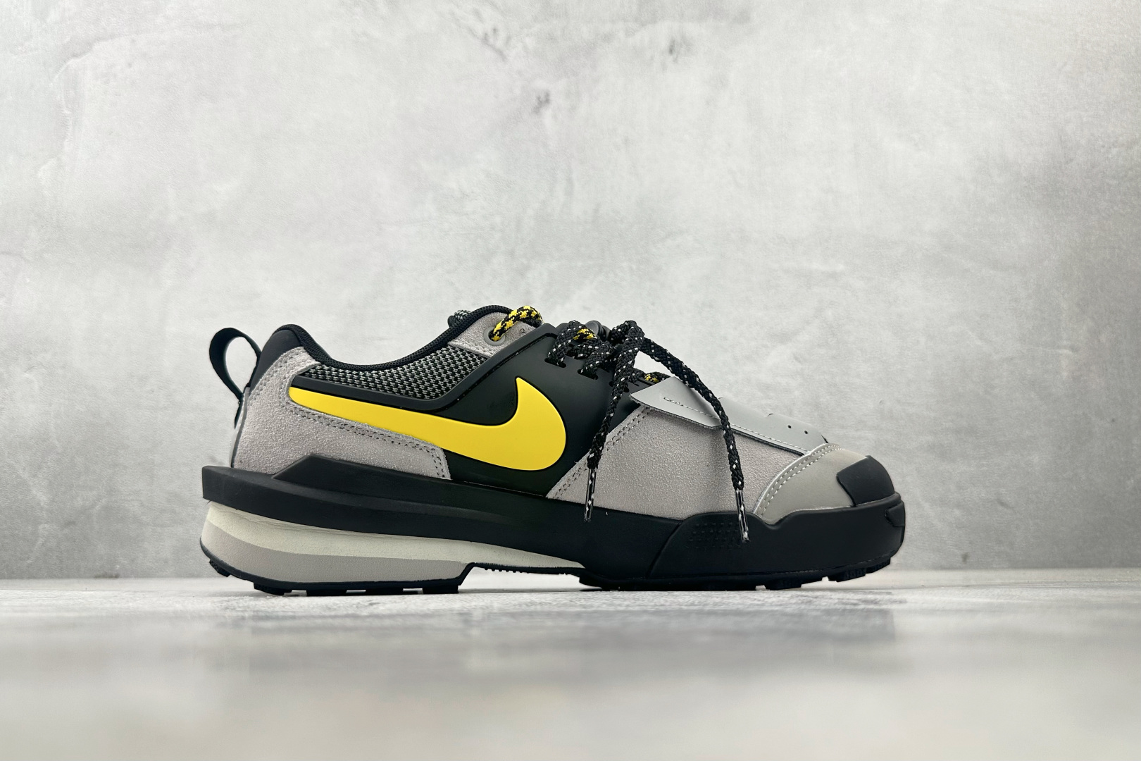 ZX 神版 
Sacai x Nike Zegamadome SP 联名款 黑灰色

货号：HQ8618
