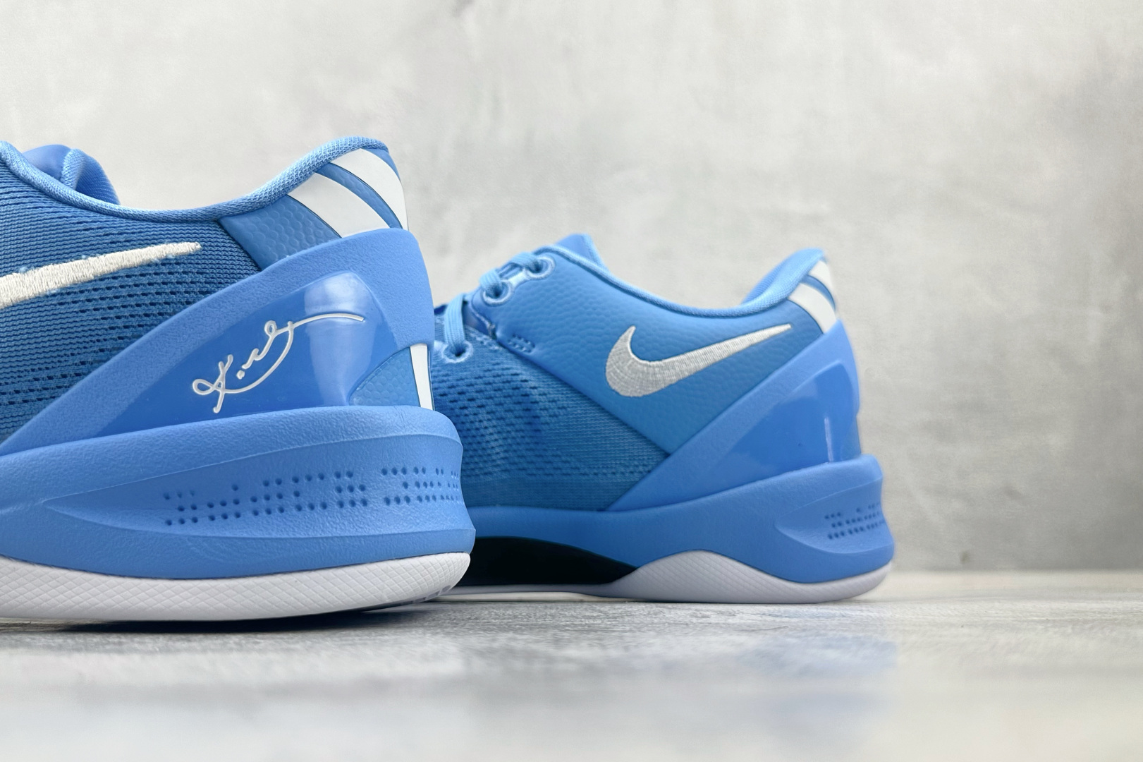 GX 版  
Nike Kobe 8 Protro 蓝色

货号：HM6469-401
尺码：40 40