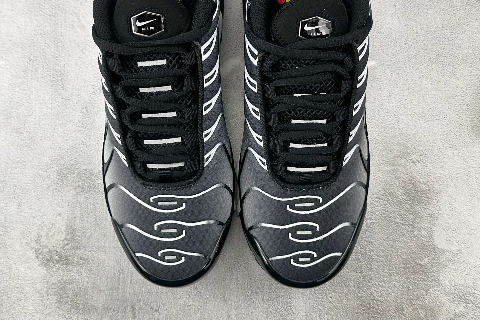 Max 
Nike Air Max Plus 黑灰

货号：DM0032-003
尺码：36 36.5 