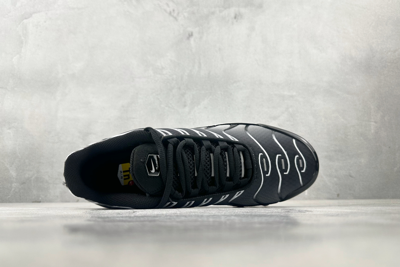 Max 
Nike Air Max Plus 黑灰

货号：DM0032-003
尺码：36 36.5 
