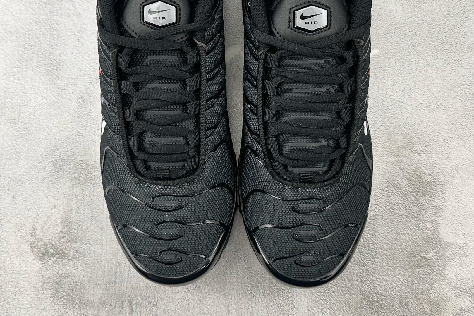 Max 
Nike Air Max Plus 黑

货号：FJ4224-001
尺码：36 36.5 3