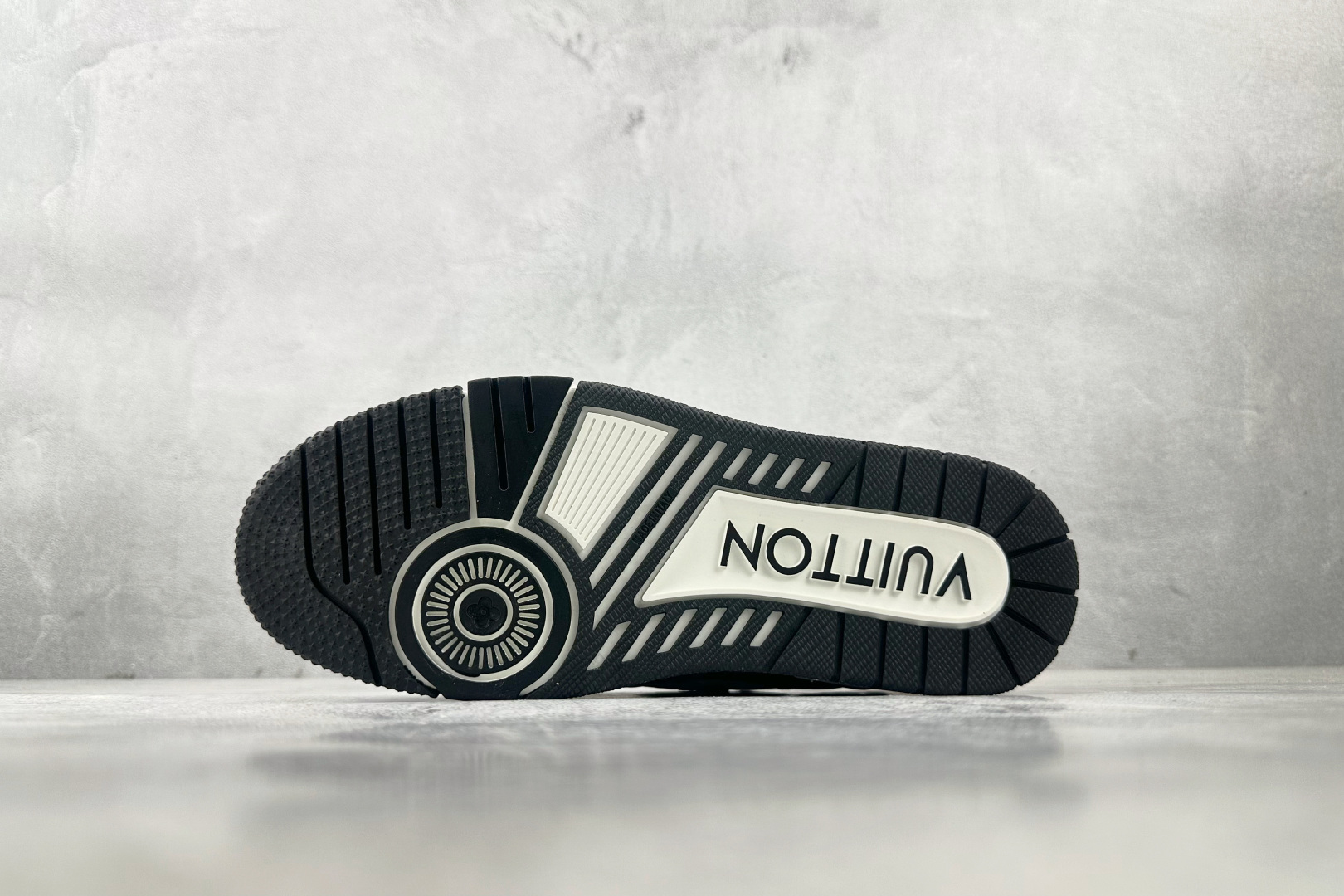 图片[4]-TX  LOUIS VUITTON Trainer 白黑 货号：1AANED 尺码：39 40 41 42 43 44 45 46-选品中心