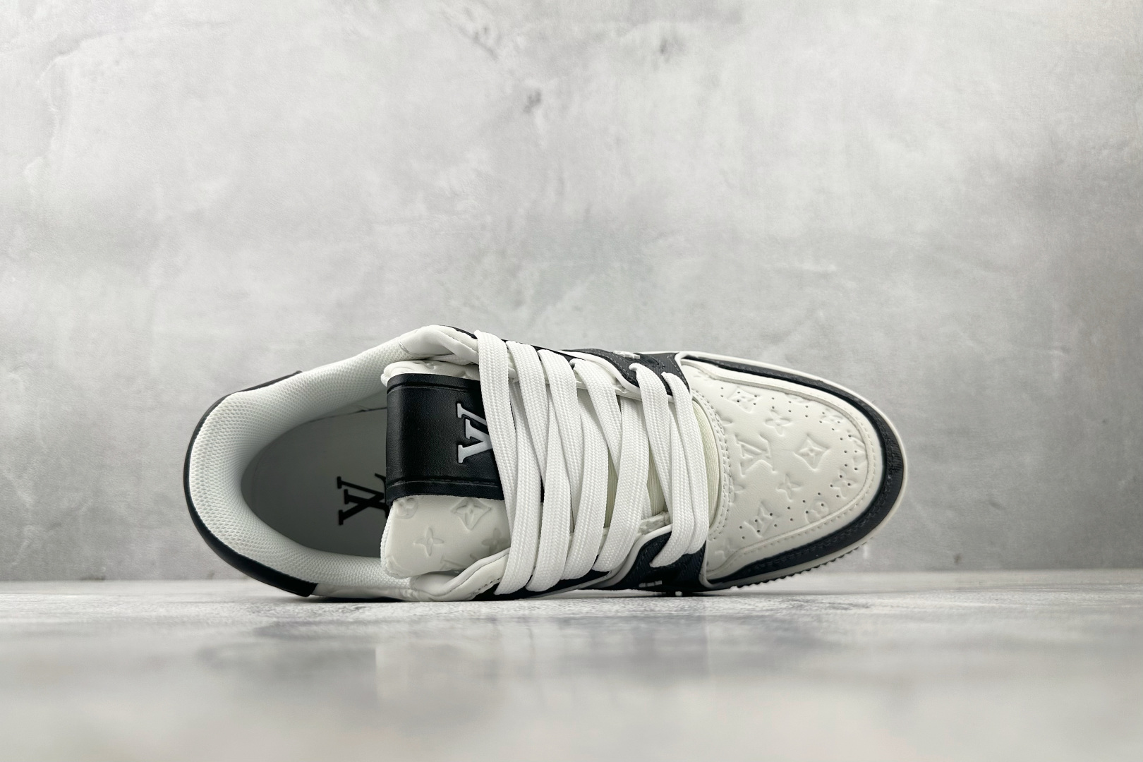 图片[3]-TX  LOUIS VUITTON Trainer 白黑 货号：1AANED 尺码：39 40 41 42 43 44 45 46-选品中心
