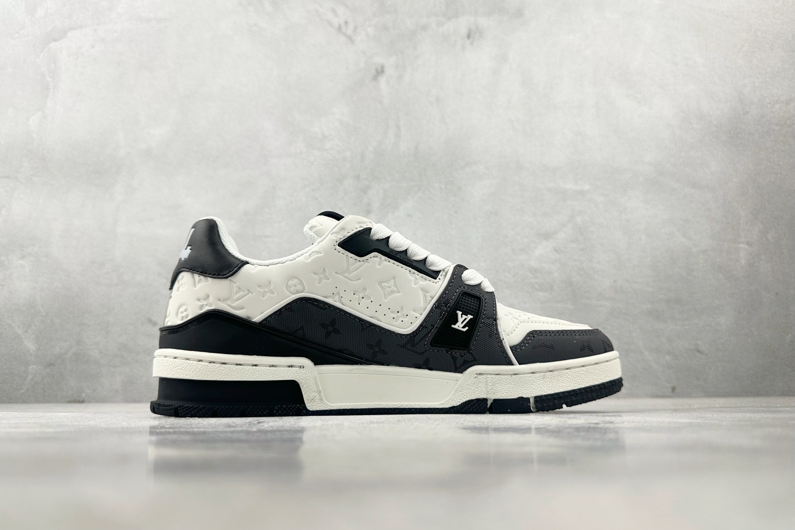 图片[2]-TX  LOUIS VUITTON Trainer 白黑 货号：1AANED 尺码：39 40 41 42 43 44 45 46-选品中心