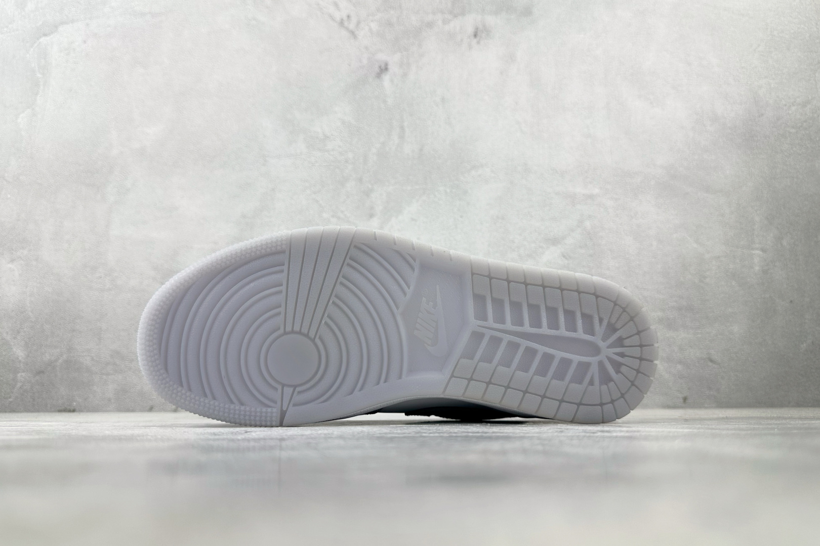Jordan Air Jordan 1 low 灰白 DC0774-105