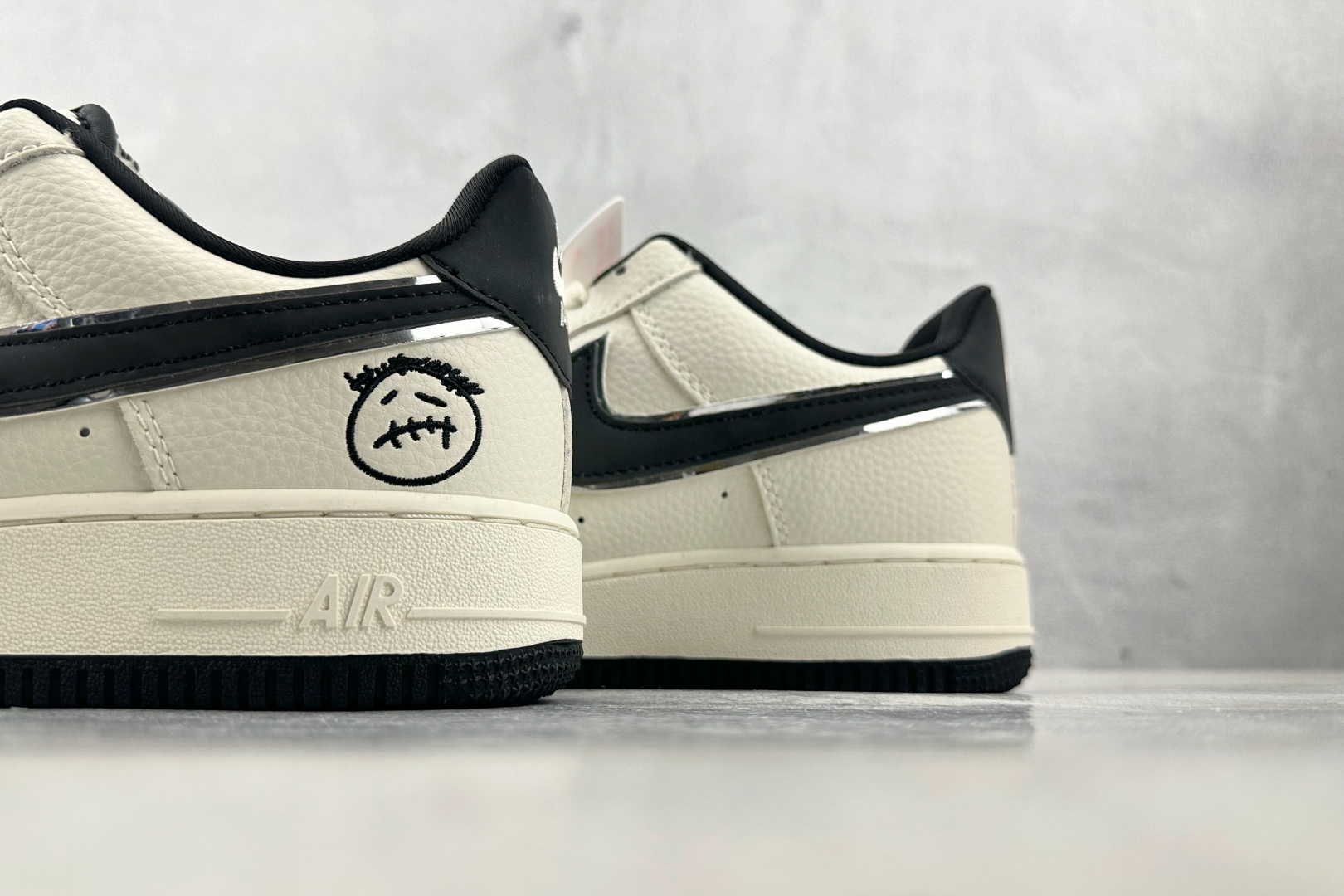 Nike Air Force 1'07 鬼脸 联名 米白黑 DF0188-072