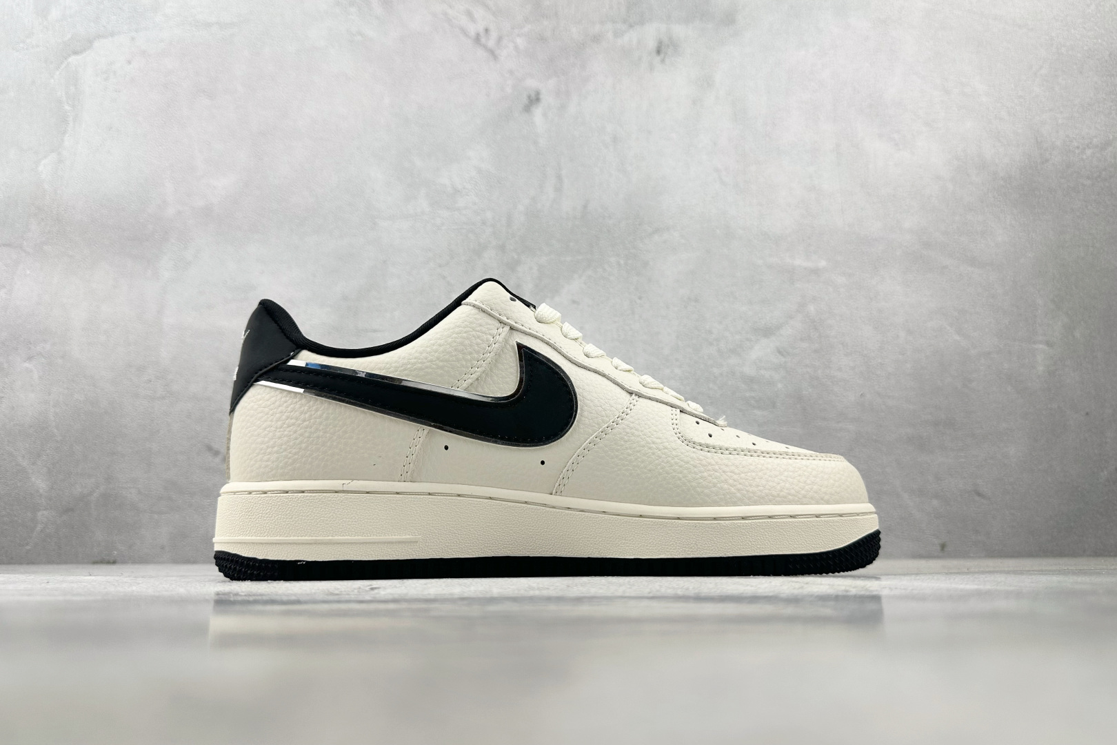 Nike Air Force 1'07 鬼脸 联名 米白黑 DF0188-072