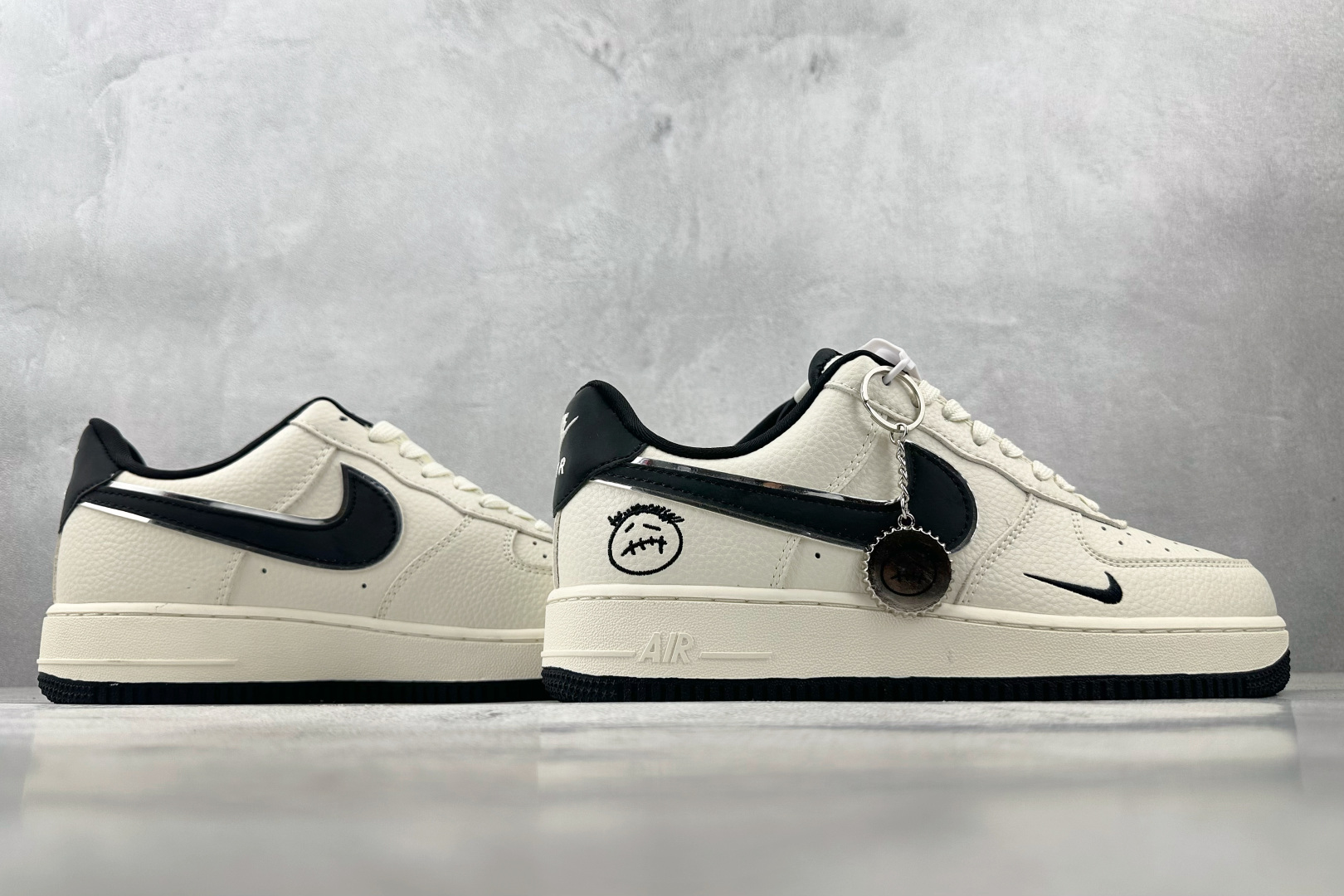 Nike Air Force 1'07 鬼脸 联名 米白黑 DF0188-072