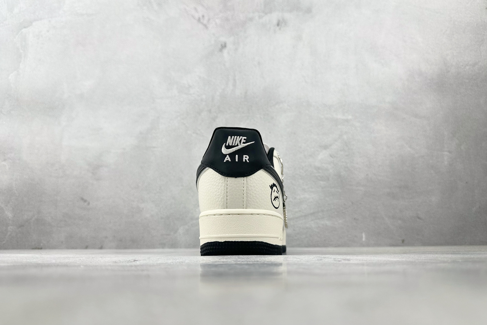 Nike Air Force 1'07 鬼脸 联名 米白黑 DF0188-072