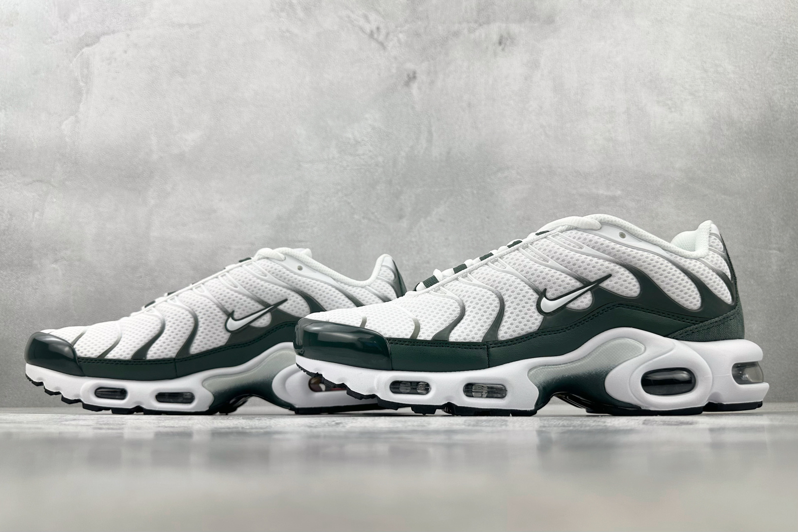 Nike Air Max Plus白色 FV6057-100