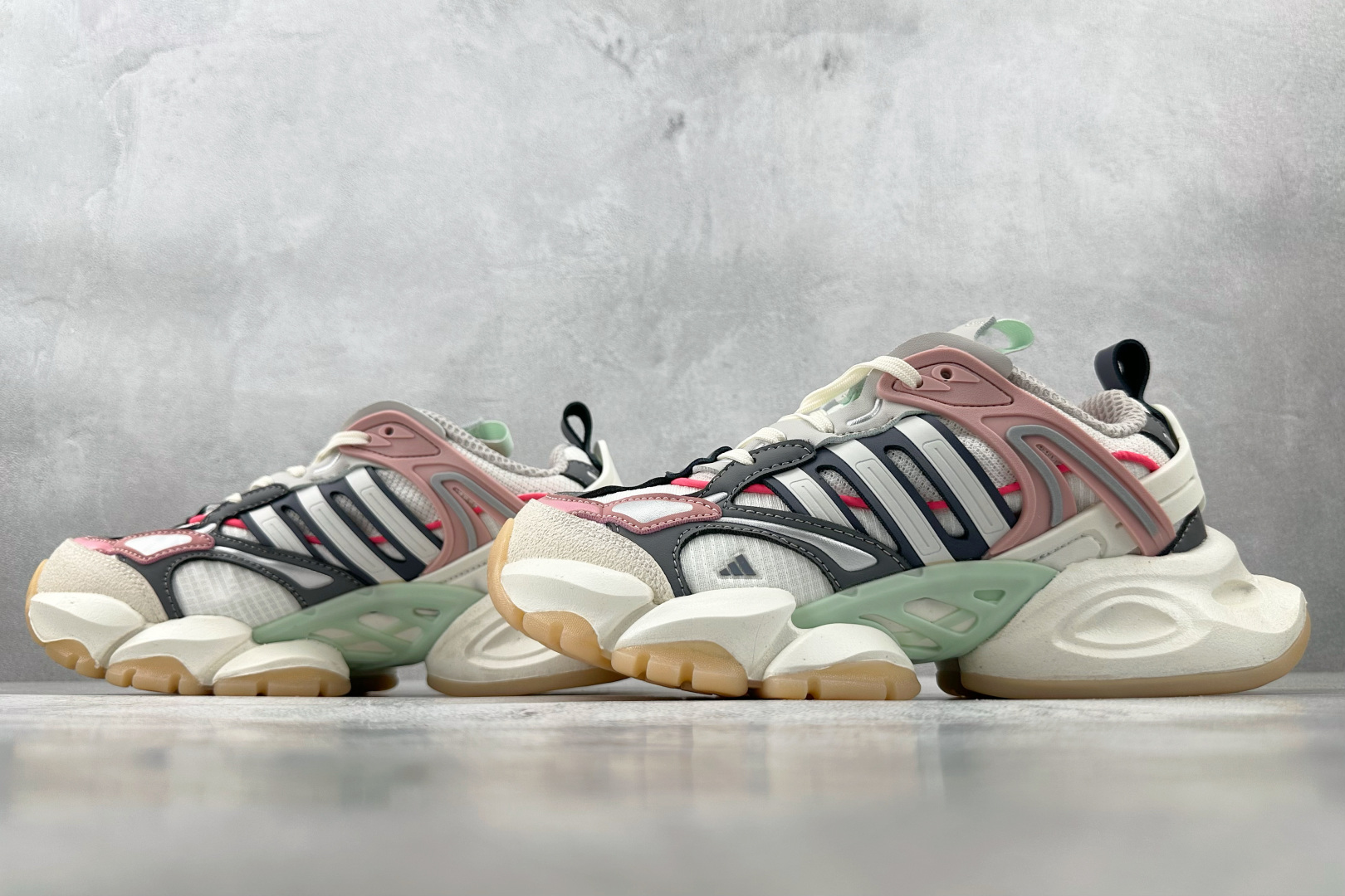adidXLG RUNNER DELUXE 白灰粉 IH7797