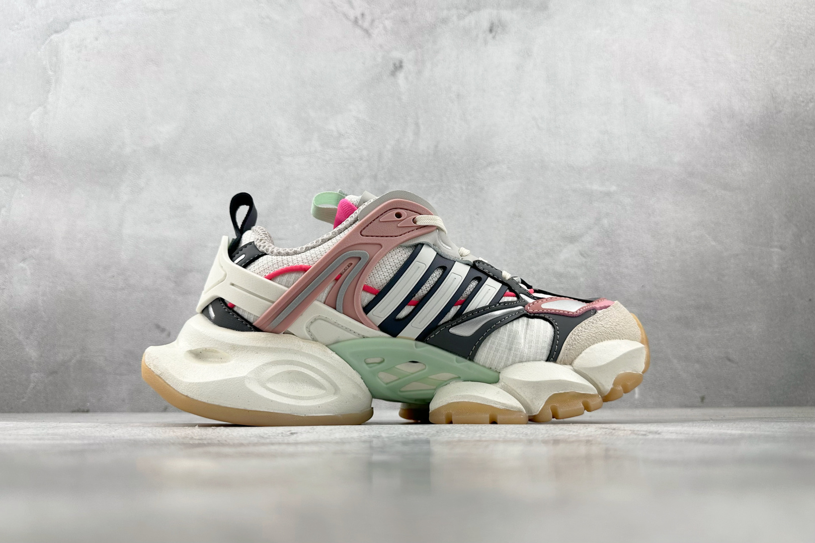 adidXLG RUNNER DELUXE 白灰粉 IH7797