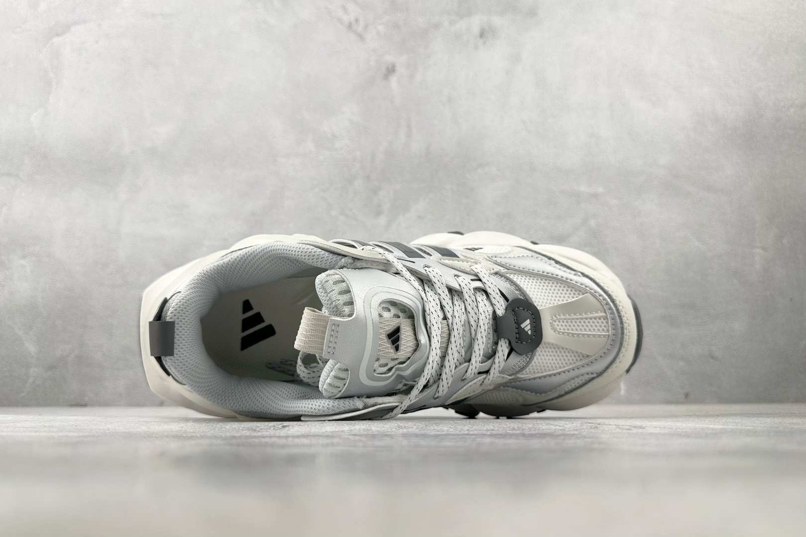 adidXLG RUNNER DELUXE 灰白 JP5761