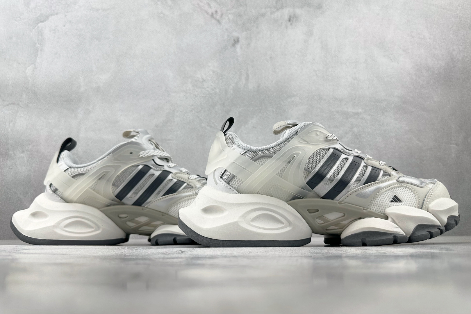 adidXLG RUNNER DELUXE 灰白 JP5761