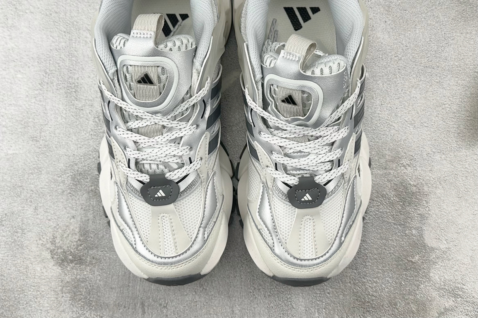 adidXLG RUNNER DELUXE 灰白 JP5761