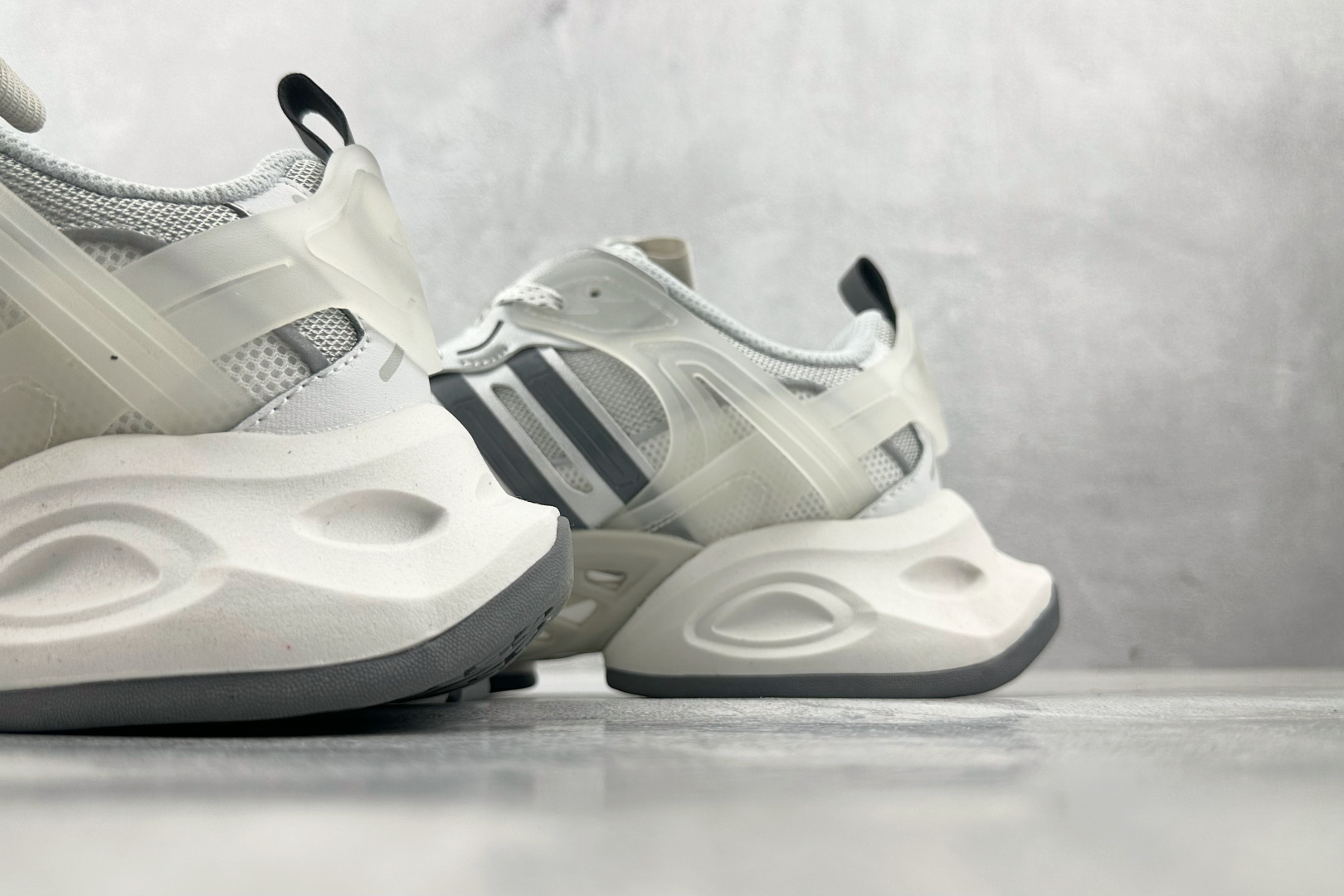 adidXLG RUNNER DELUXE 灰白 JP5761